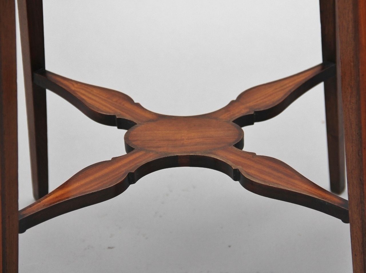 photo vintage Pair Of Sheraton Revival Mahogany And Inlaid Urn Stands