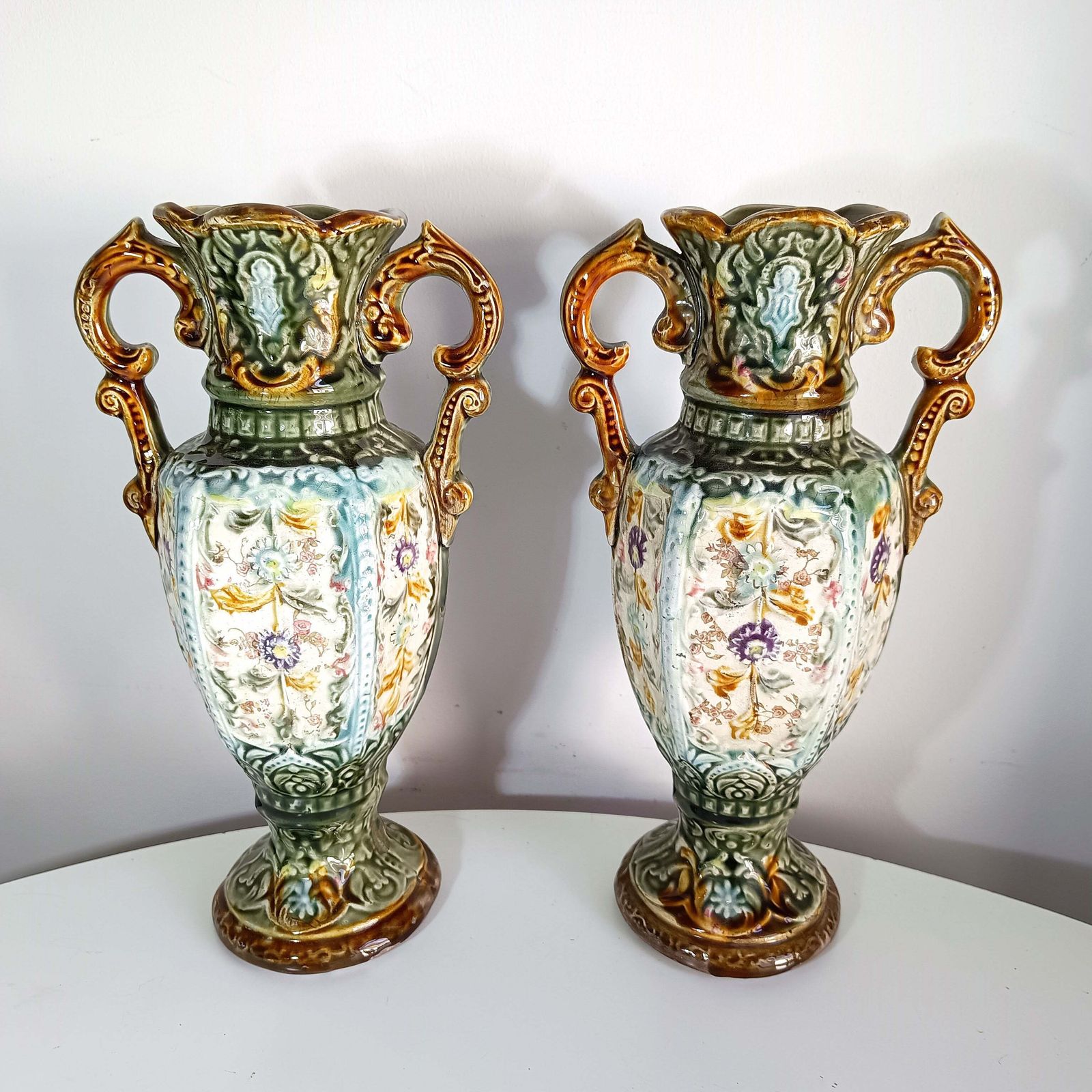 Art Nouveau Majolica Twin Handled Vases – Edwardian Staffordshire, Pair photo vinterior