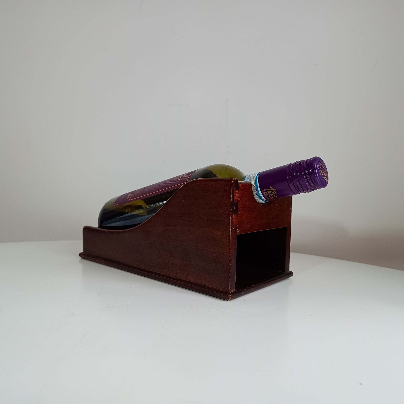 English Late Victorian To Edwardian Mahogany Veneered Wine Bottle Cradle Single Bottle Holder, Good Quality Half Blind Dovetail Joints, Georgian Style