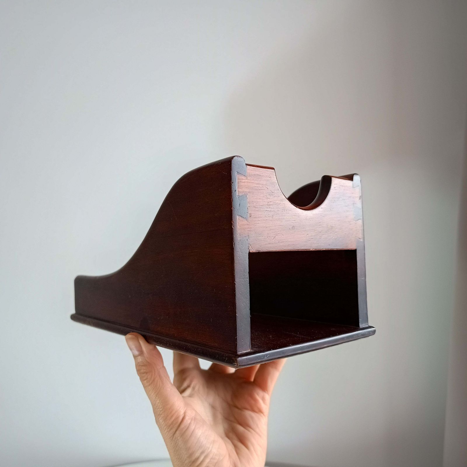 English Late Victorian To Edwardian Mahogany Veneered Wine Bottle Cradle Single Bottle Holder, Good Quality Half Blind Dovetail Joints, Georgian Style photo vinterior