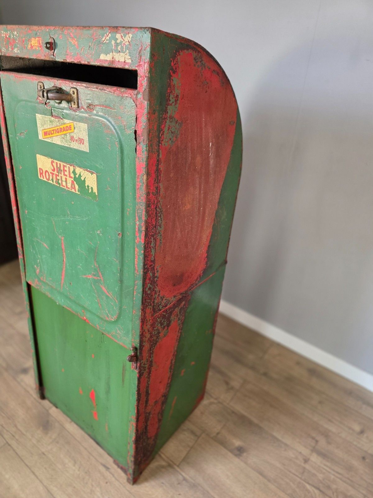 1950s Shell Oil Pump/Dispenser Cabinet photo vinterior