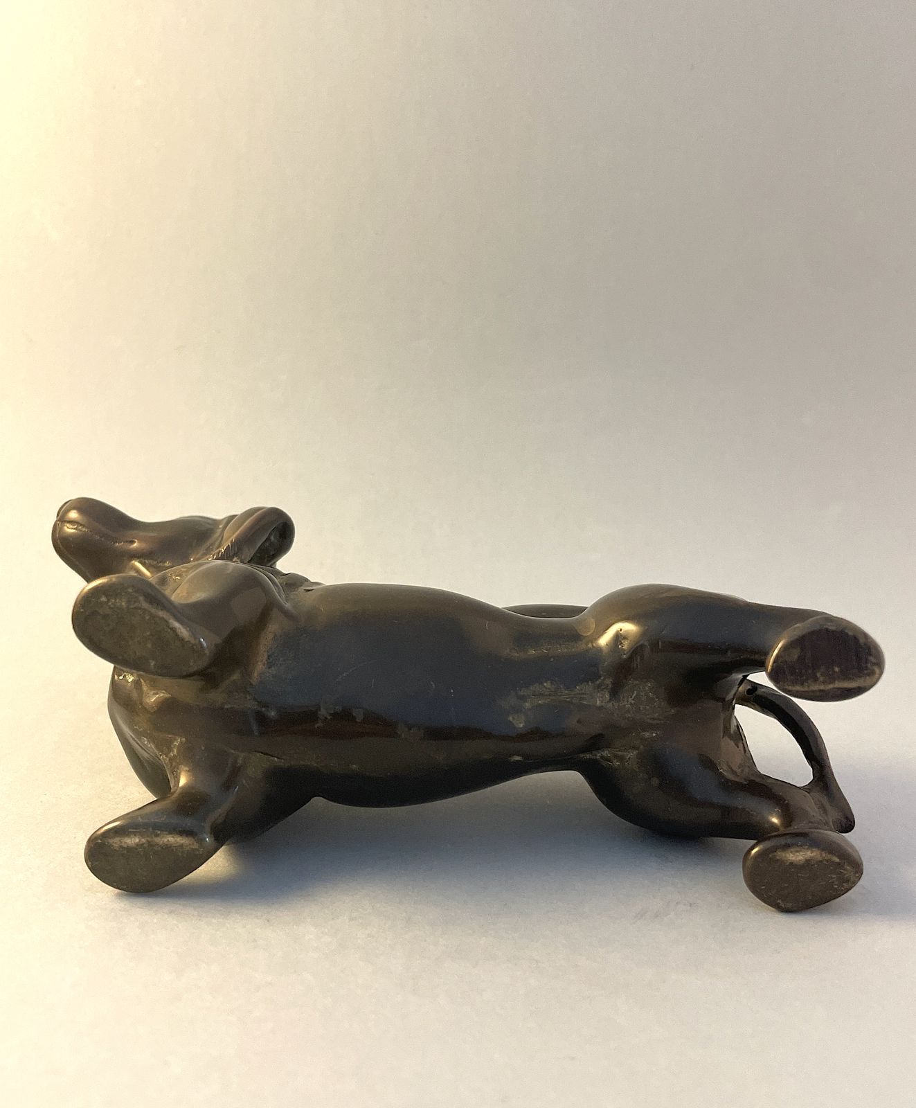 Bronze Sculpture Of A Dachschund, Vintage Heavy Metal Sausage Dog Ornament Statue photo vinterior