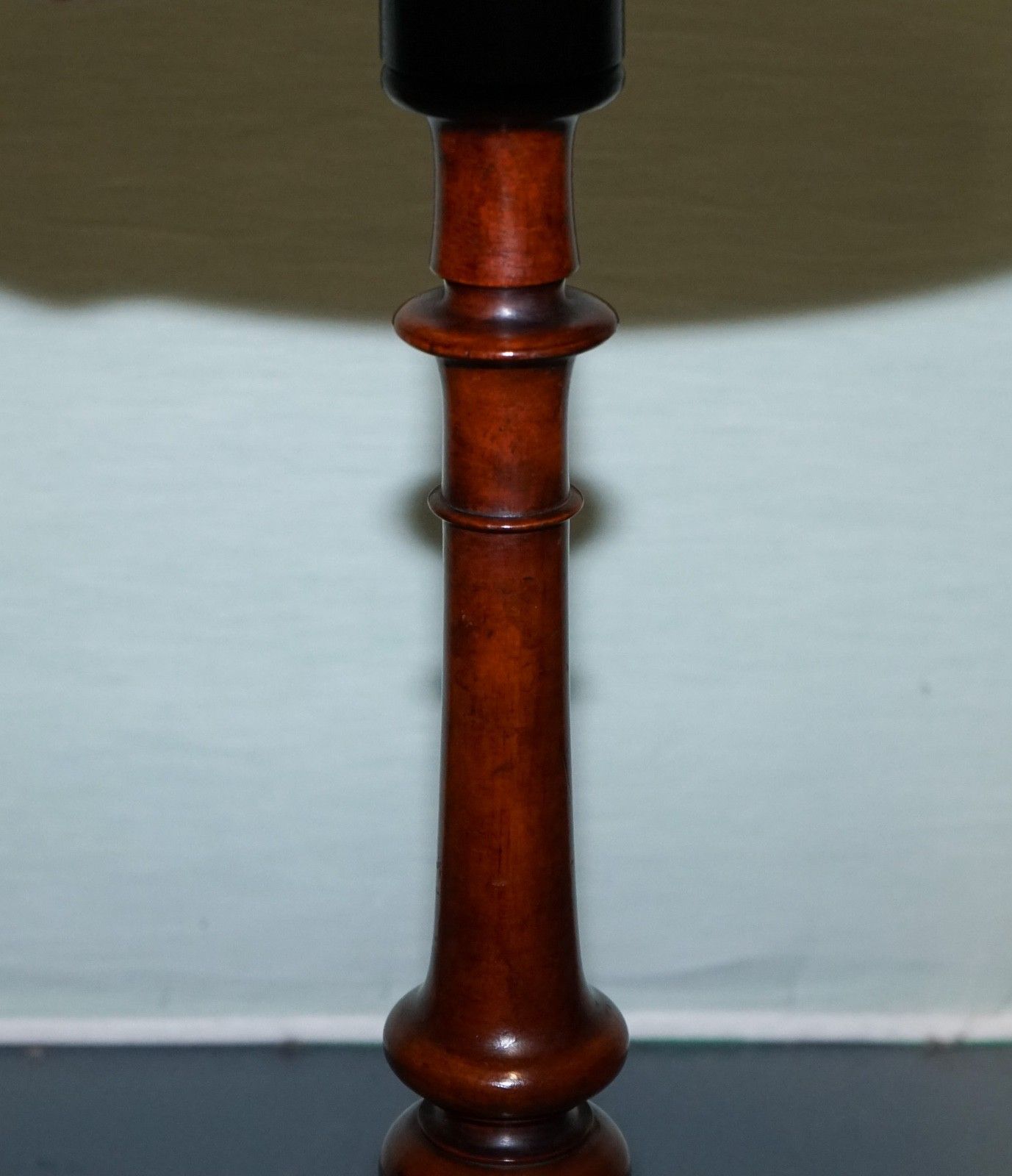 Antique Victorian Tripod Side Table Round Wine Table With Cabriole Legs photo 650.0