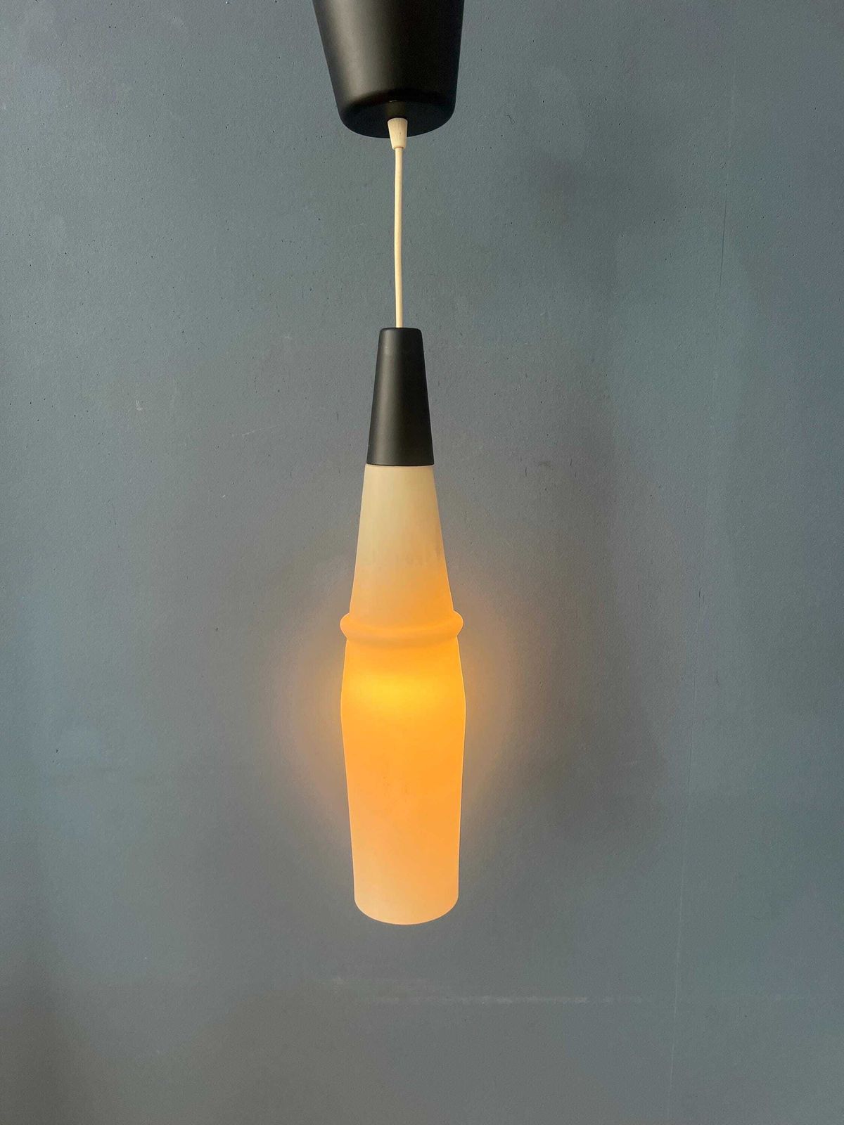 Lange Mid Century Opaline Glazen Hanglamp photo furniture