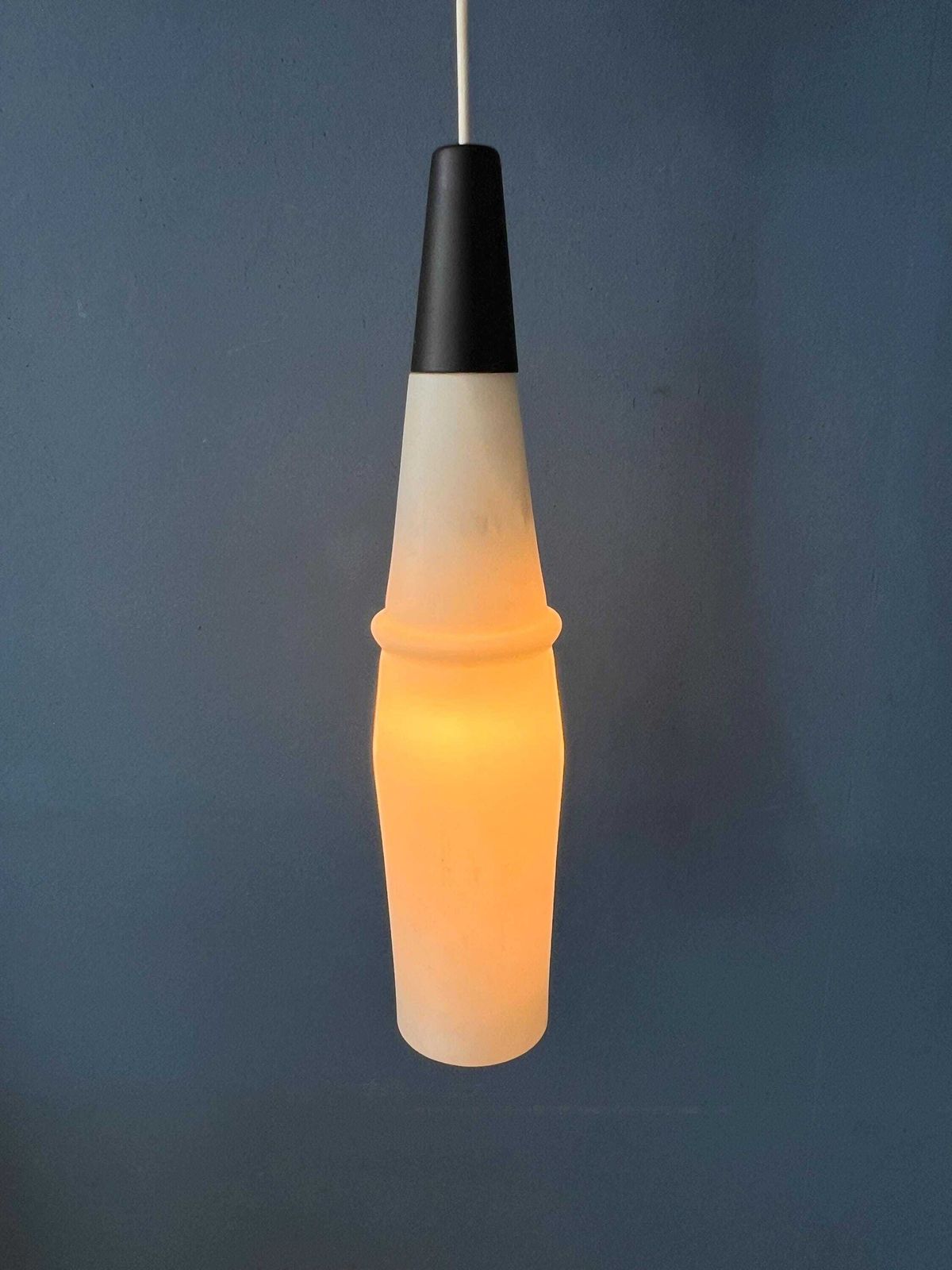 Lange Mid Century Opaline Glazen Hanglamp photo for sale