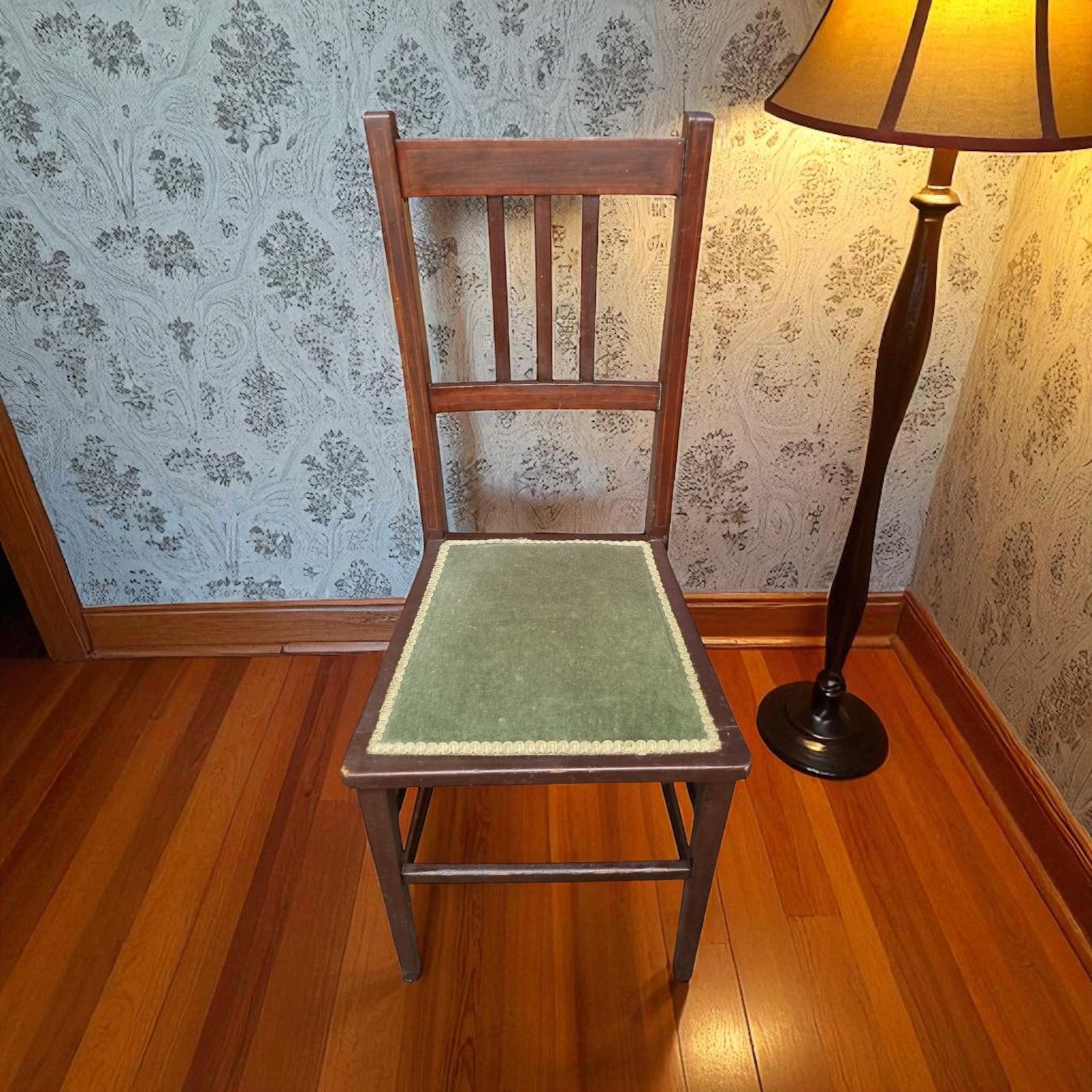 Antique Victorian Bedroom Chair / C1880