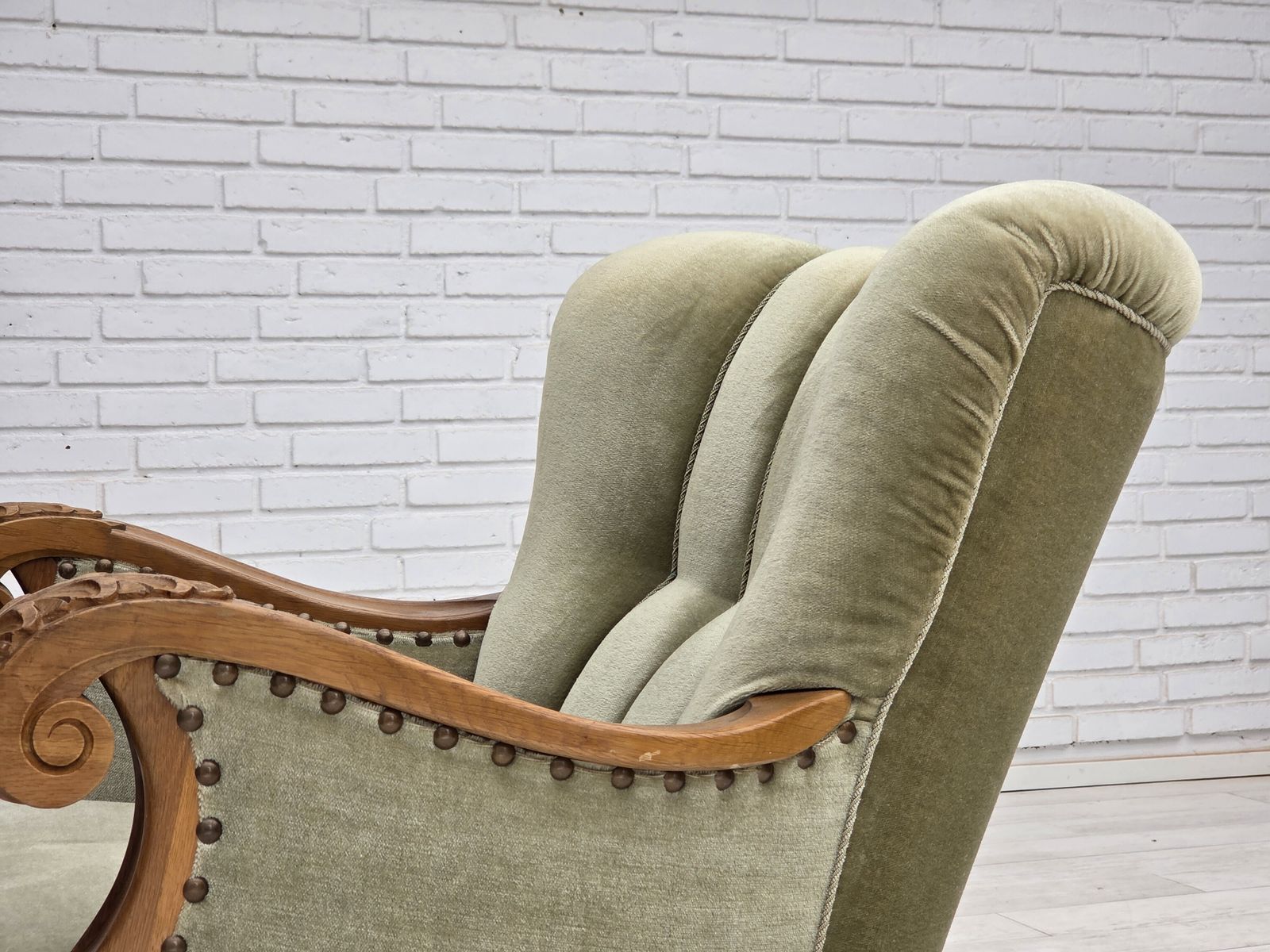 photo vinterior 1960s, Danish Armchair, Green Furniture Velour, Carved Oak Wood.
