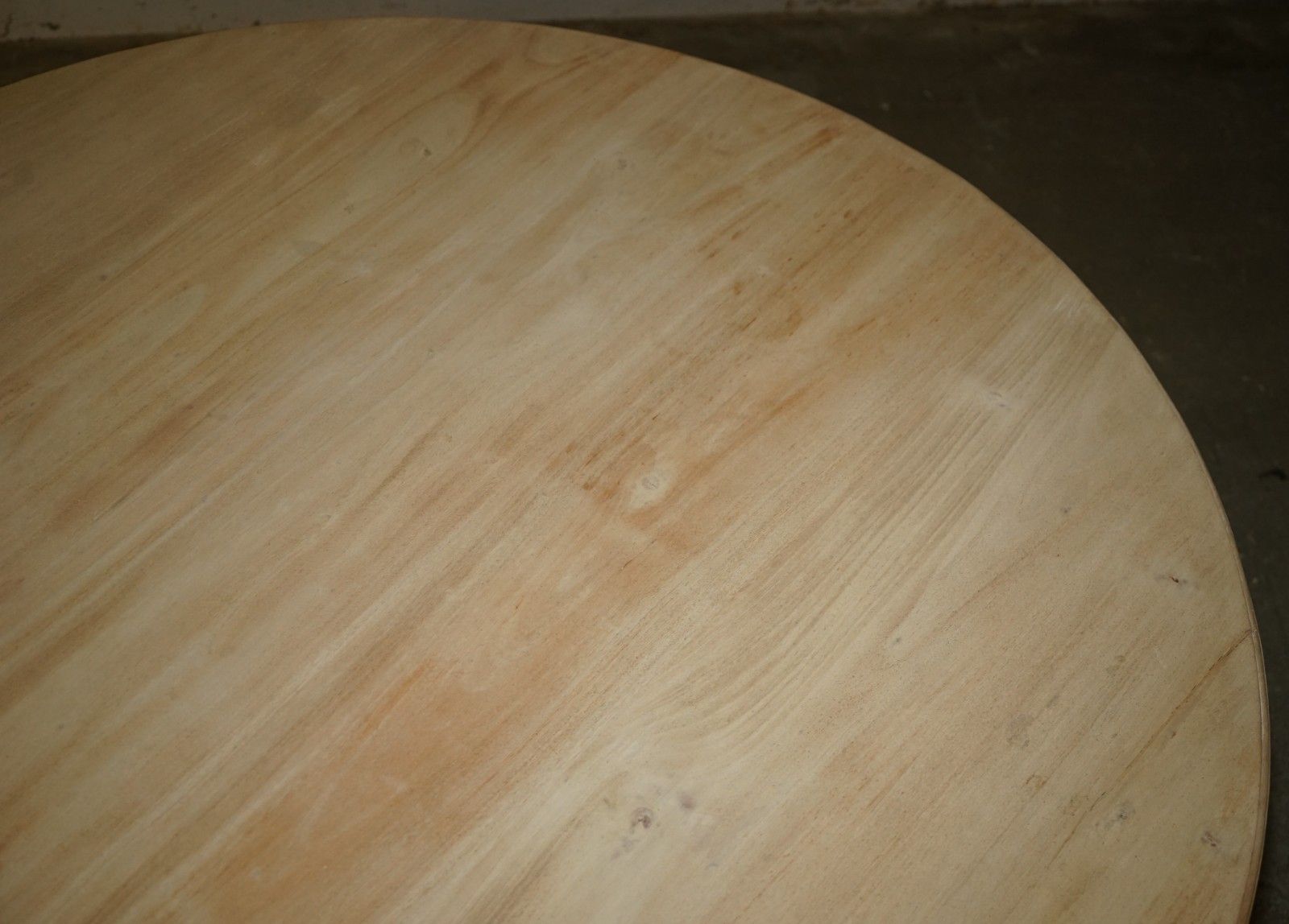 photo furniture Large Antique Mahogany Limed Round Dining Table Seats Upto Six People Well