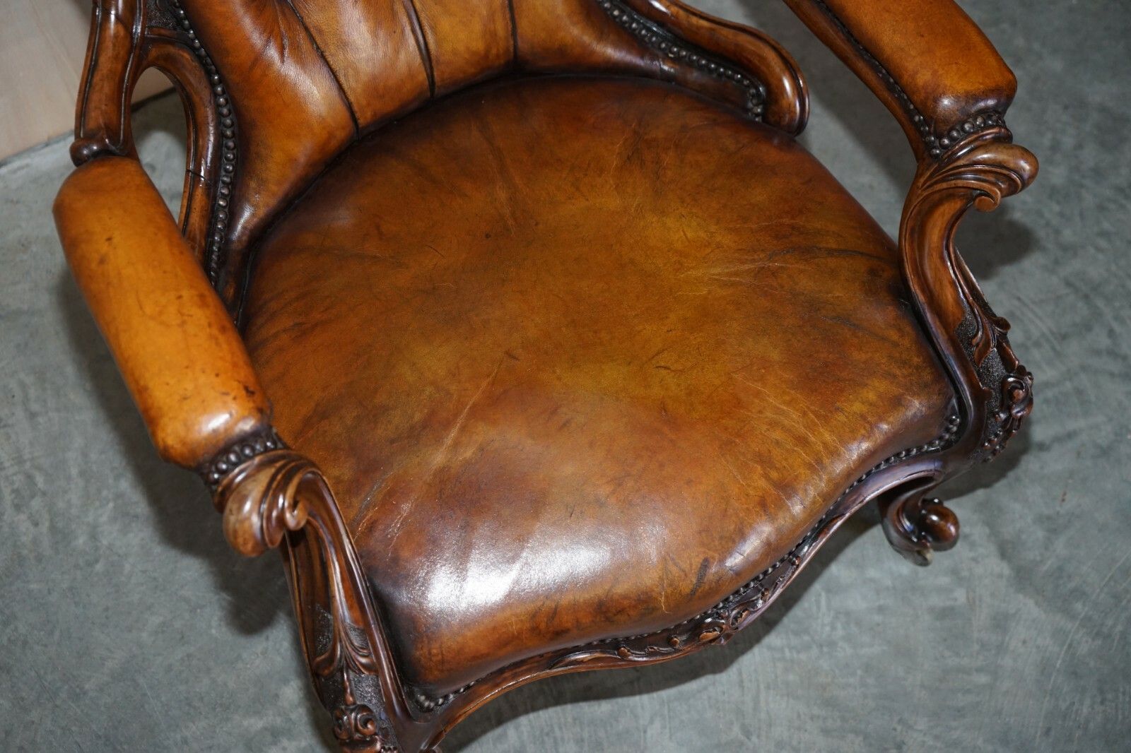Fine Antique Show Framed Victorian Chesterfield Brown Leather Library Armchair photo vinterior