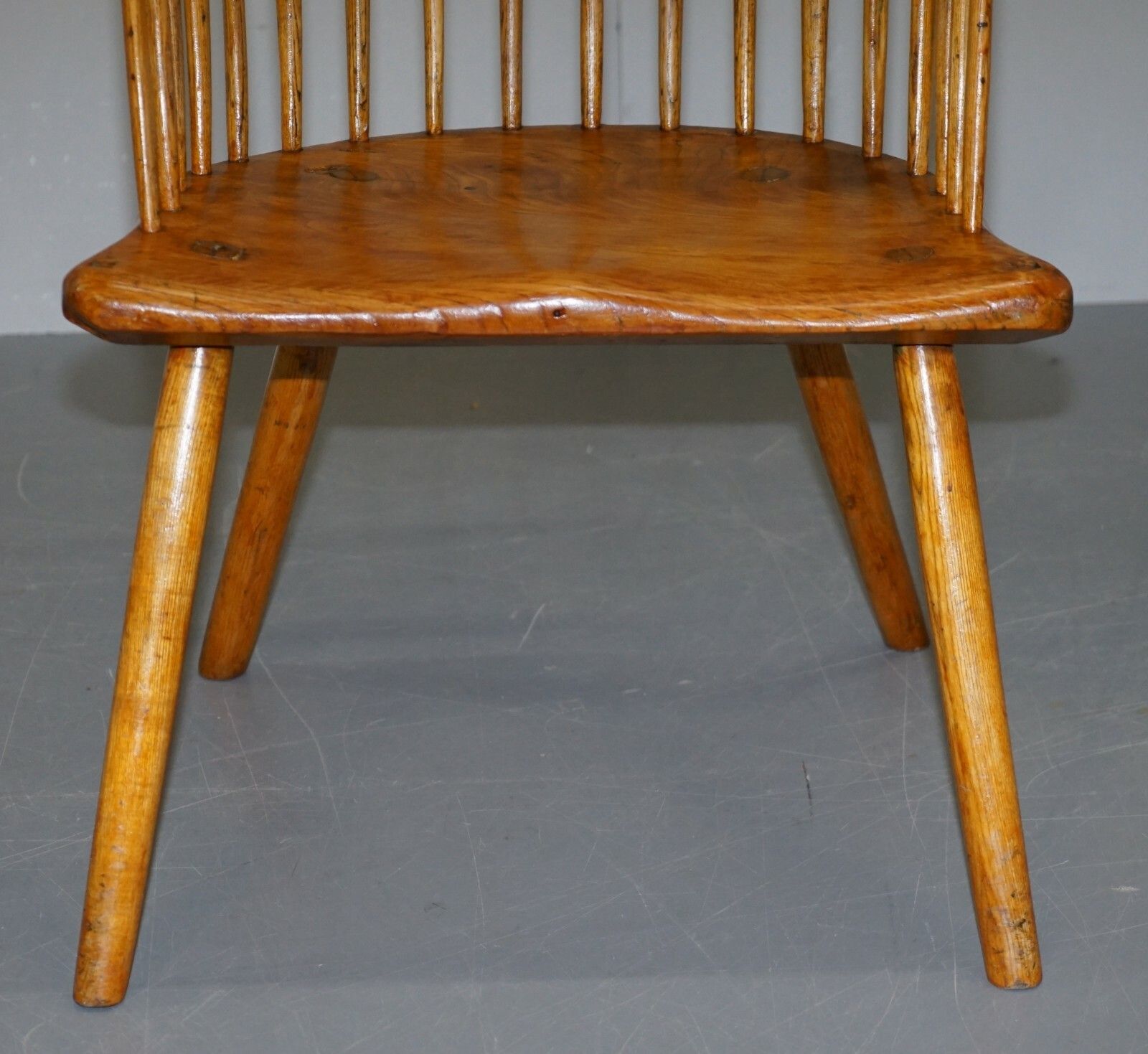 photo furniture Stunning 18th Century Yew Wood Windsor Armchair Primate Design Stick Back