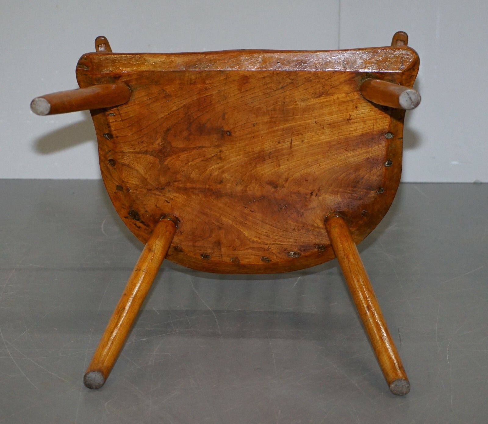 3750.0 Stunning 18th Century Yew Wood Windsor Armchair Primate Design Stick Back photo