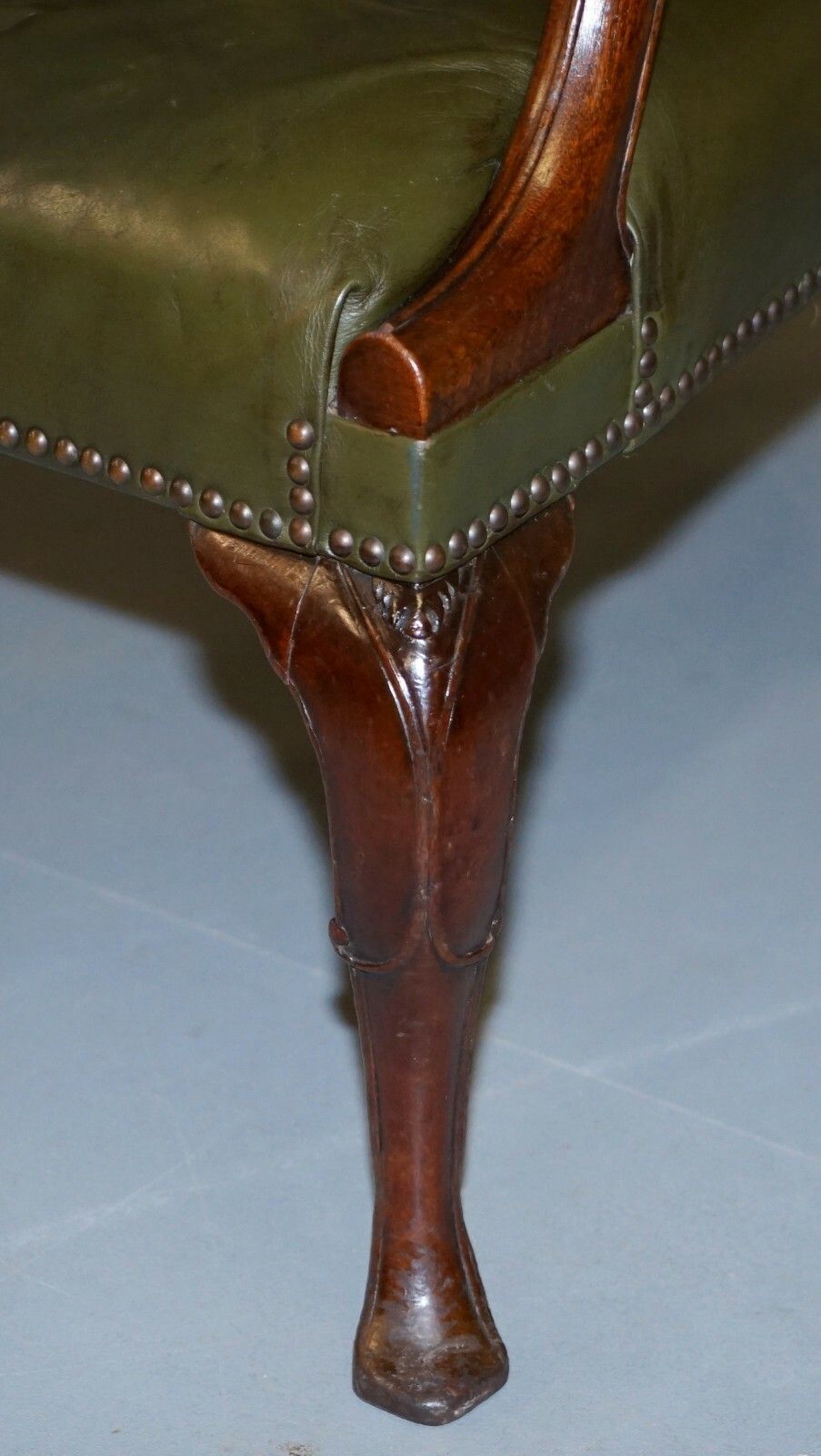 photo furniture Circa 1800 Gothic Revival Georgian Irish Chesterfield Leather Carver Armchair