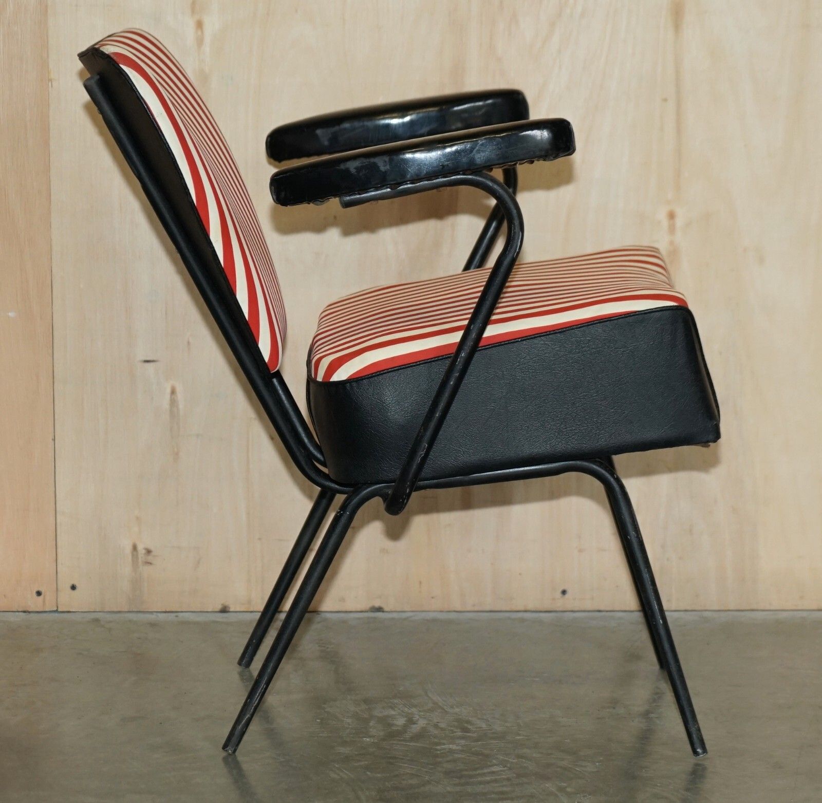 photo furniture Rare Original Movie Prop 1950's American Salon Hairdresser Dinette Armchairs