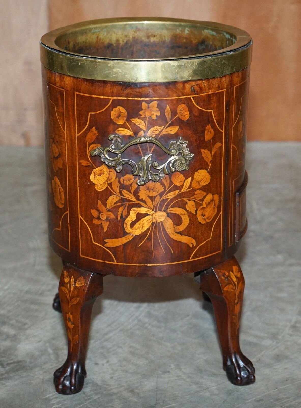 photo furniture Exquisite Antique Circa 1800 Dutch Inlaid Wine Cooler Bucket Claw & Ball Feet