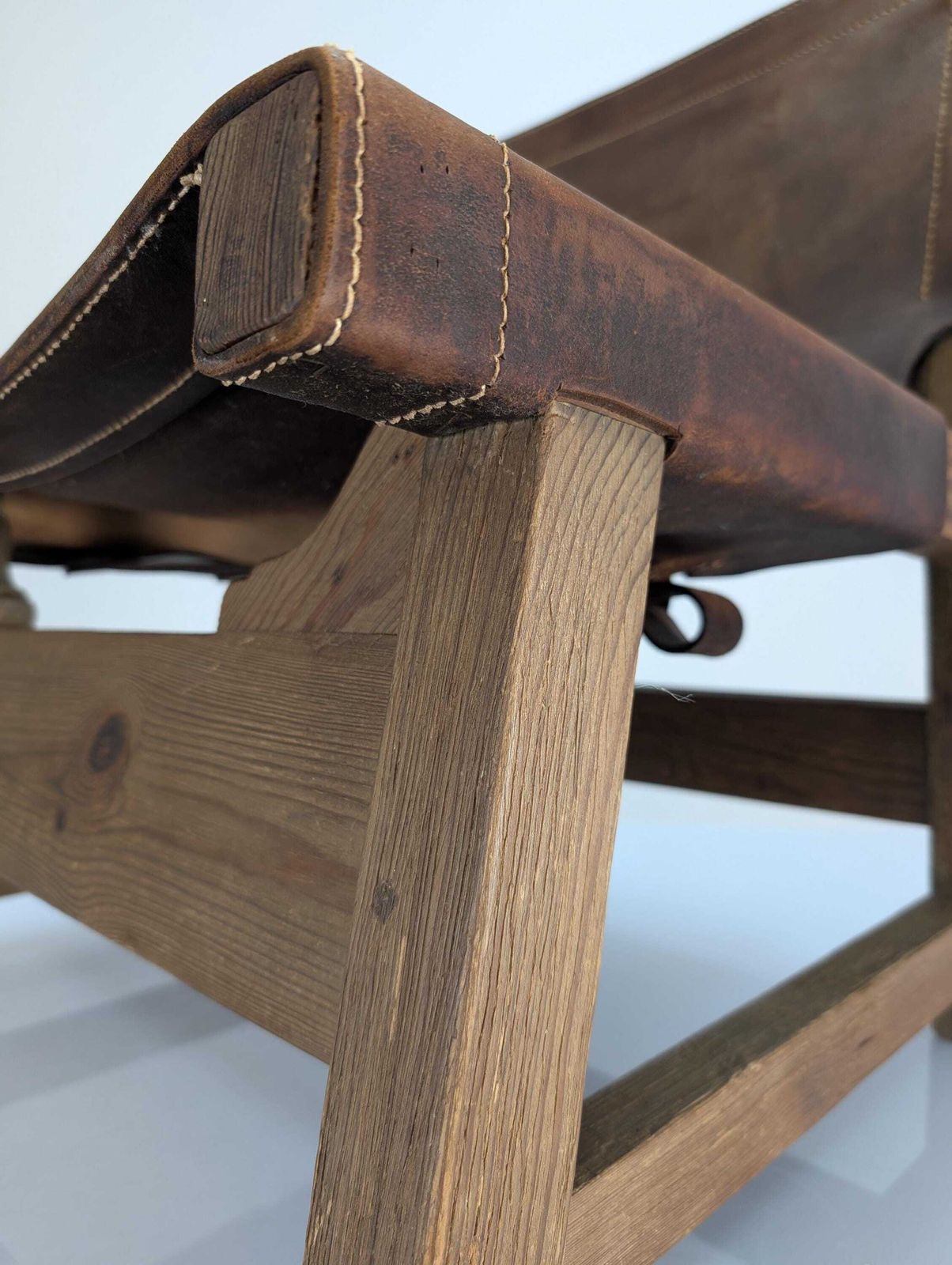 photo for sale Set Of 5 Spanish Leather And Oak Chairs, Paco Muñoz Style, 1960s