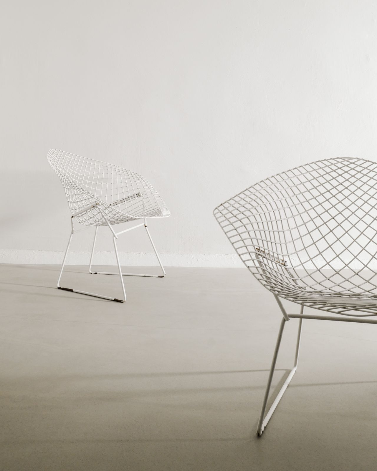 Pair Of Vintage Mid Century White "Diamond Chairs" In Metal By Harry Bertoia For Knoll, 1950s photo furniture