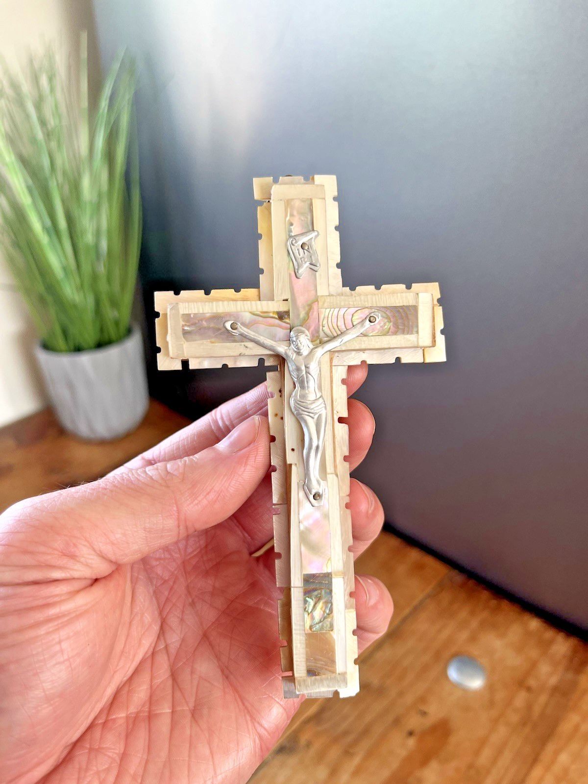 Antique Mother Of Pearl Abalone Olive Wood Wall Hanging Crucifix Cross Jesus Sta photo 50.0
