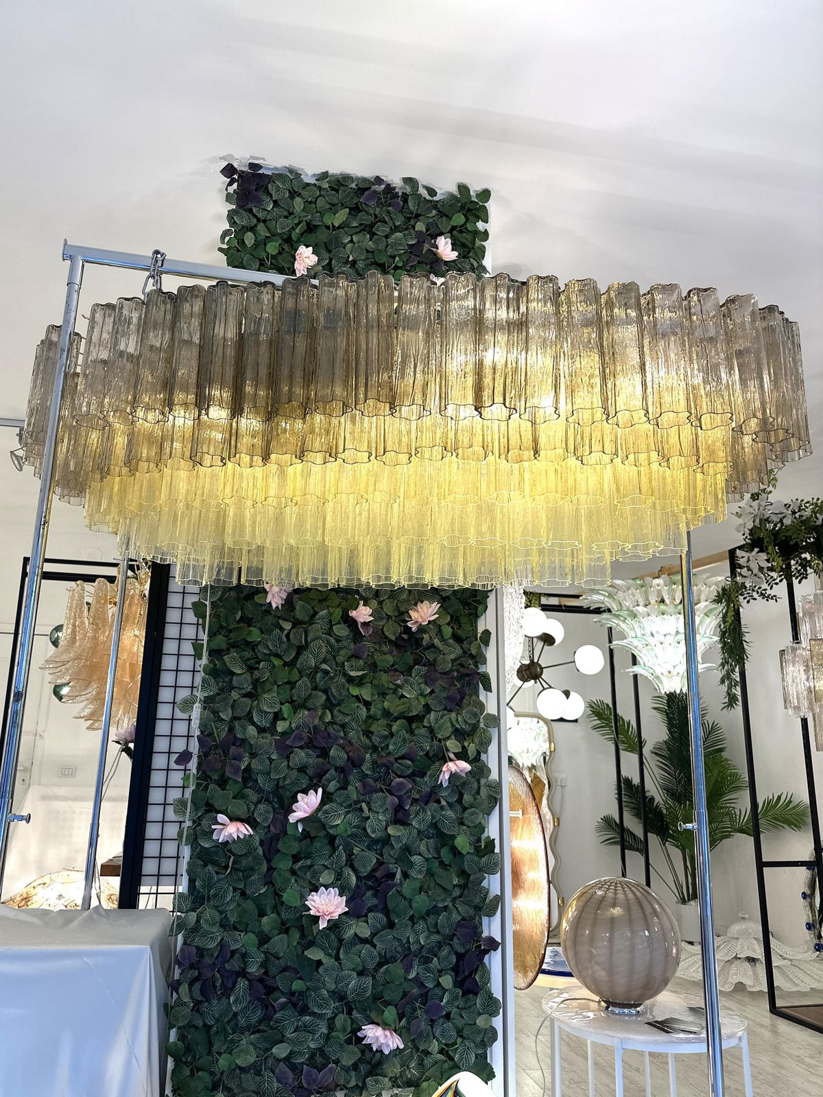 Contemporary Large Murano Glass Chandelier In Gold photo Lighting