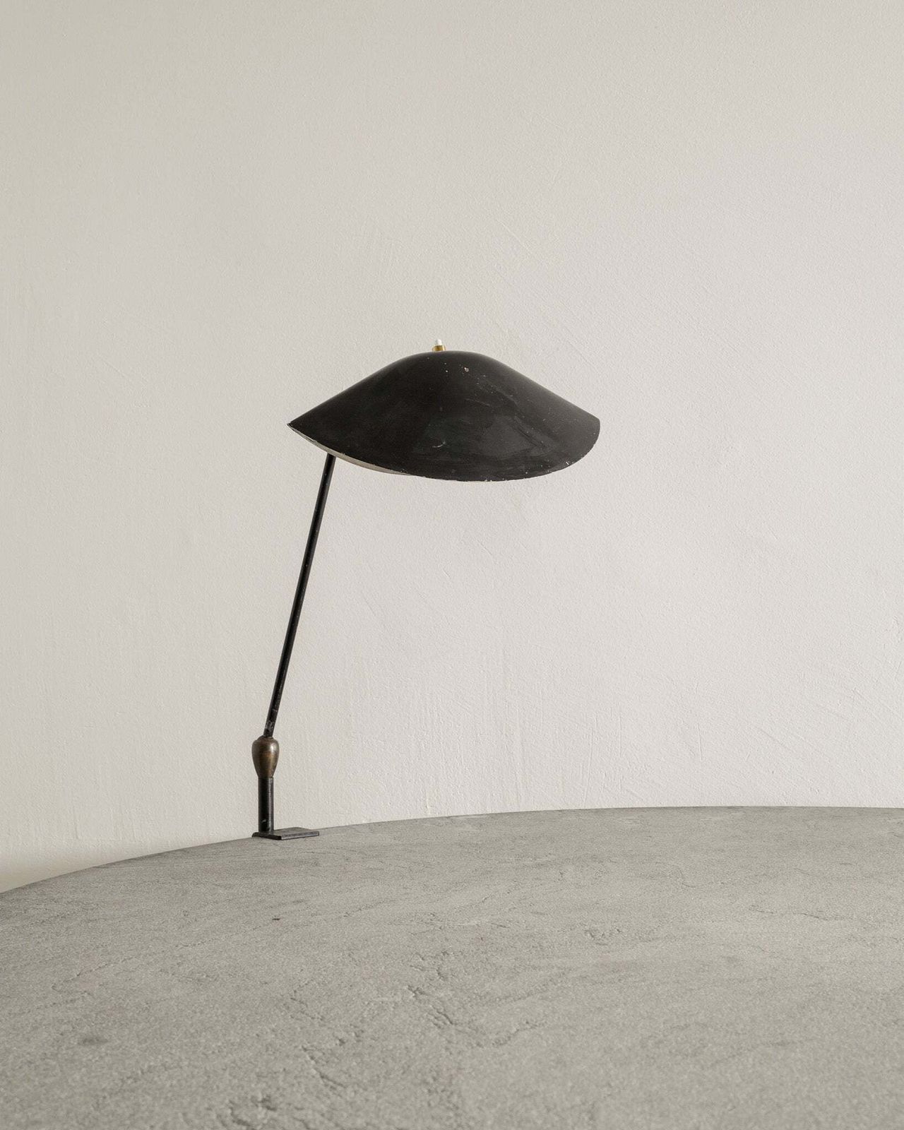 Original French Mid Century Black Agrafée Desk Clip Lamp Serge Mouille, 1950s photo for sale