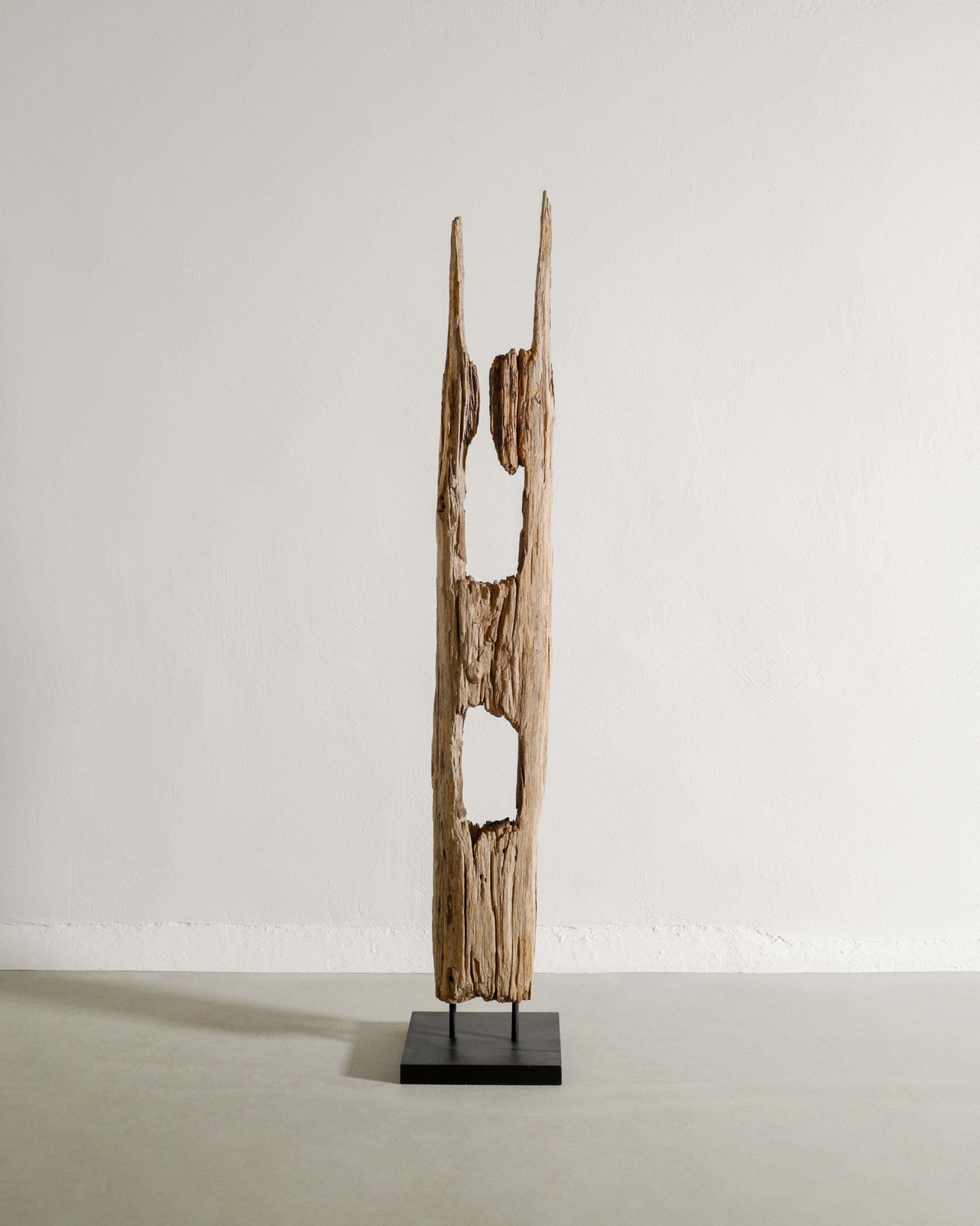 Vintage Wooden Floor Totem Sculpture In Patinated Driftwood On A Black Painted Foot, 1900s