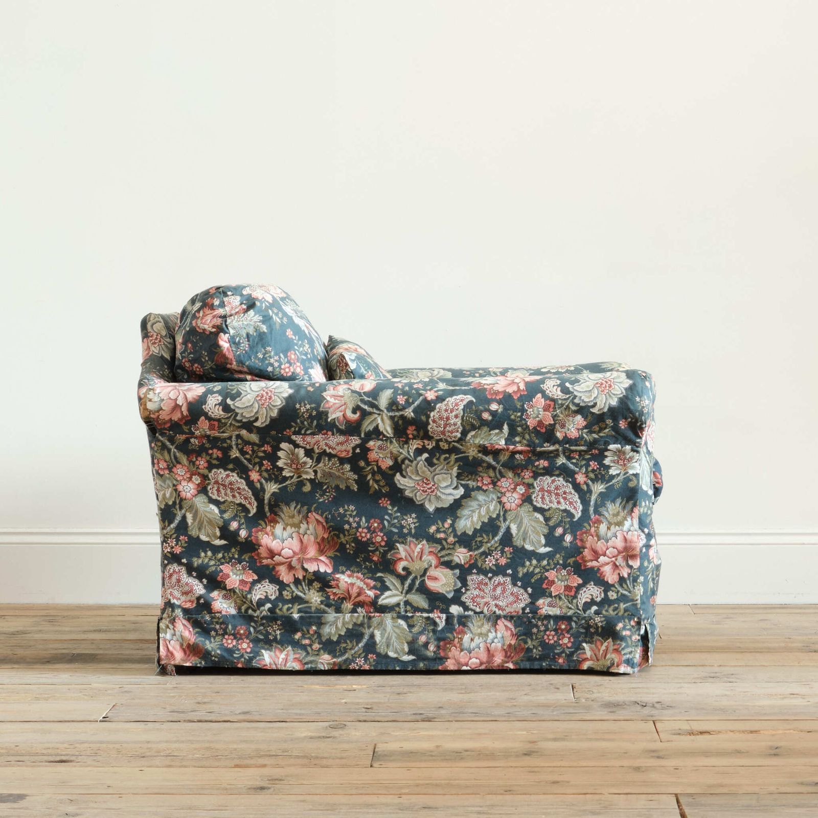 Large Deep Seated Country House Armchair photo Furniture