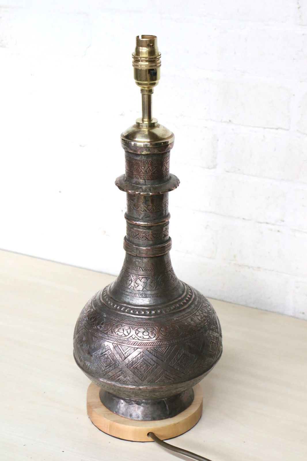 photo vinterior Table Lamp Antique Middle Eastern Copper Water Decanter Lamp Rustic Ethnic