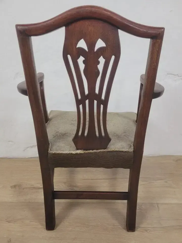 photo vintage Child's Chair George III Hepplewhite Style Bedroom Carved