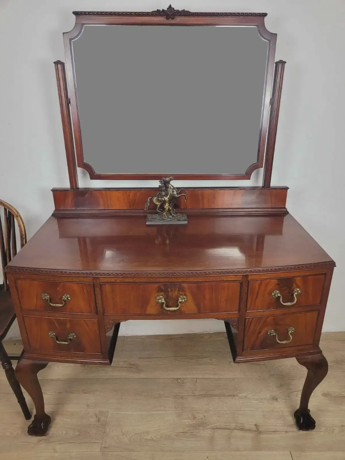 Vintage Dresser Vanity Bow Front Ball And Claw Footed 1960s