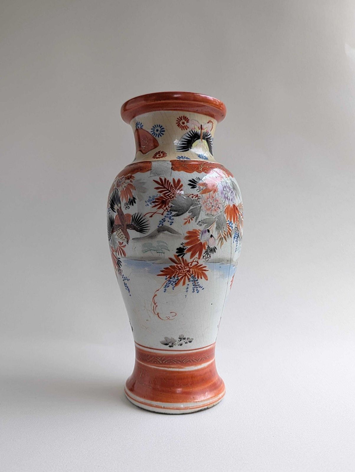 19th Century Red Japanese Meiji Kutani Vase, Hand Painted Gilt Porcelain photo vinterior