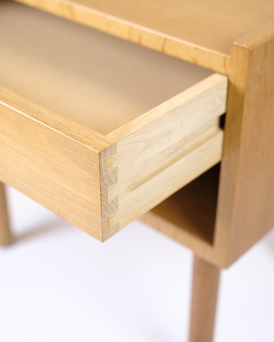Bedside Table / Nightstand   Hans J. Wegner   Ry Furniture Factory   Oak   1960 photo 1055.0