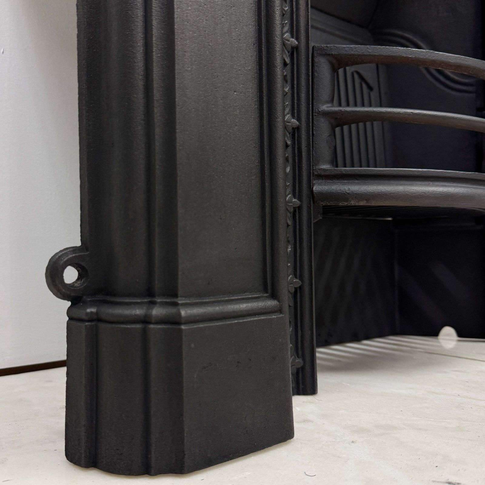 photo vinterior Antique Cast Iron Combination Fireplace