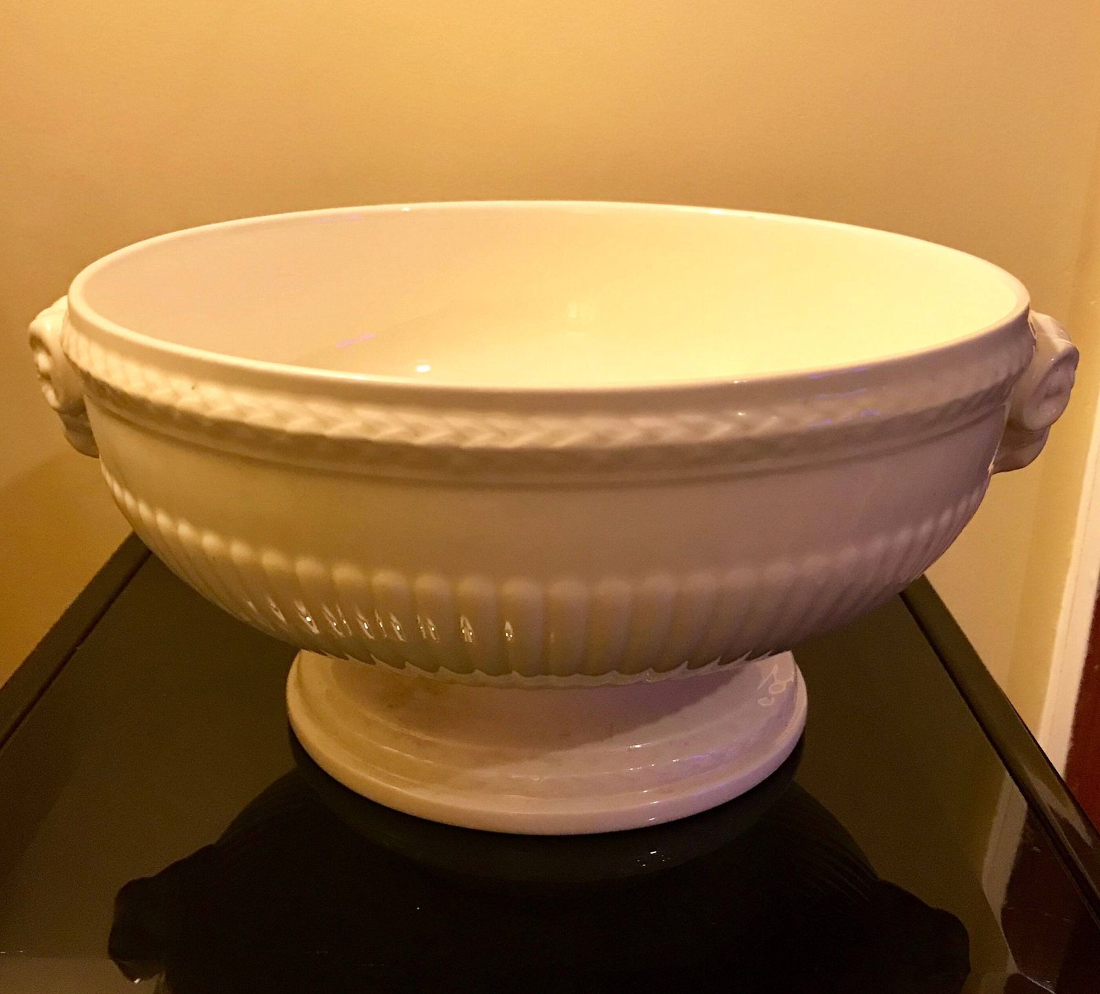 Vintage Wedgwood 'Edme' Rams Head Bowl (Ivory/Creamware) photo furniture