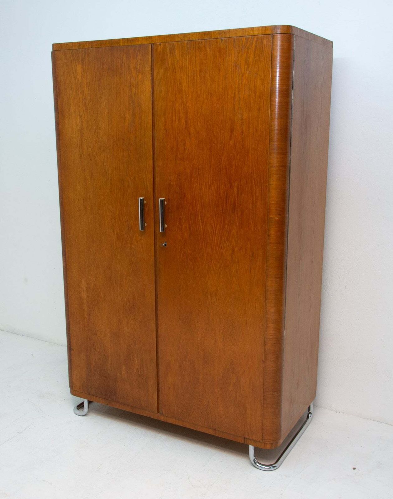 Bauhaus Kledingkast Met Chromen Details, Bohemen, Jaren 1930 photo furniture