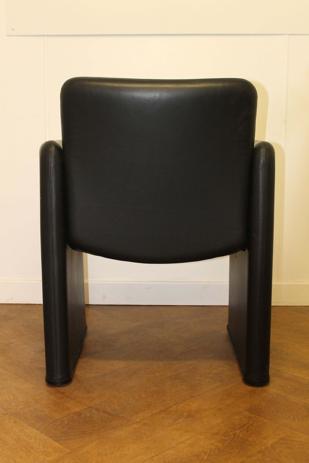 Used Vintage Model 148 Armchairs By Osvaldo Borsani Black Leather (10 X Available) photo for sale