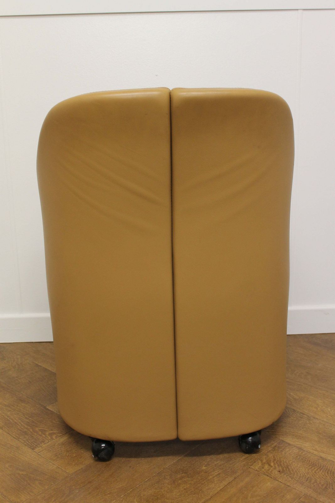 Used Vintage Tecno Model S142 Vintage Tall Armchairs By Eugenio Gerli photo Furniture