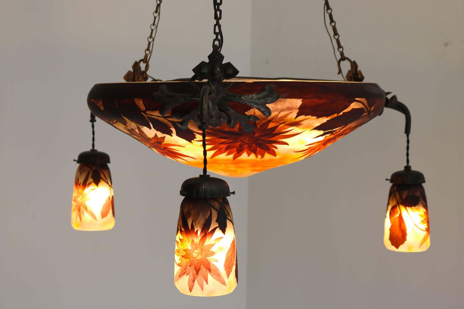 photo vinterior Exquisite Large Daum Nancy & Louis Majorelle Chandelier Model “Dahlia” 1905