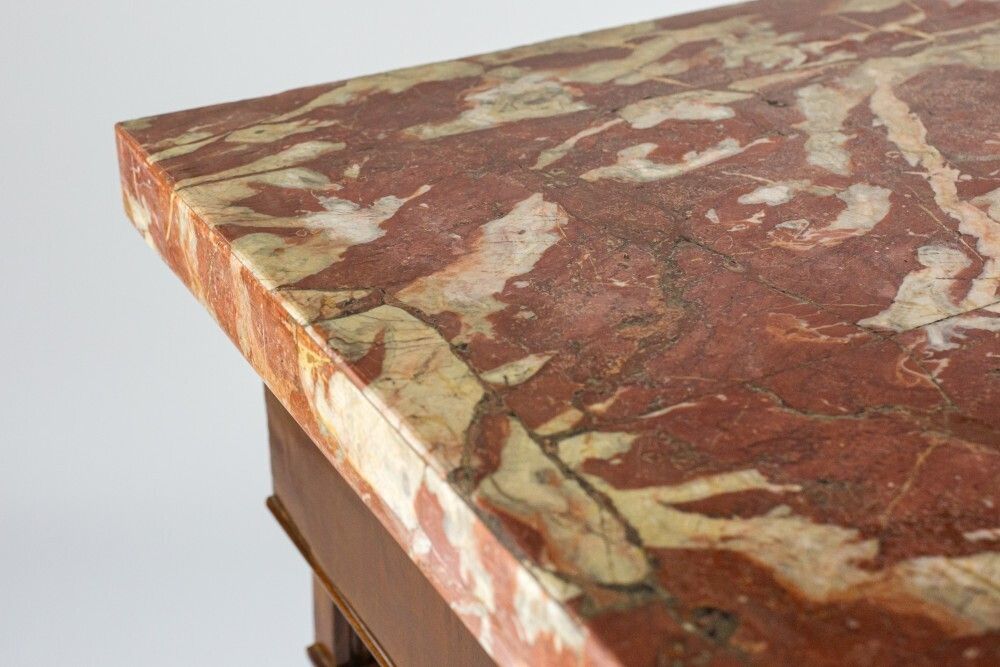 photo vinterior Early 19th Century Console With Incarnat Turquin Marble