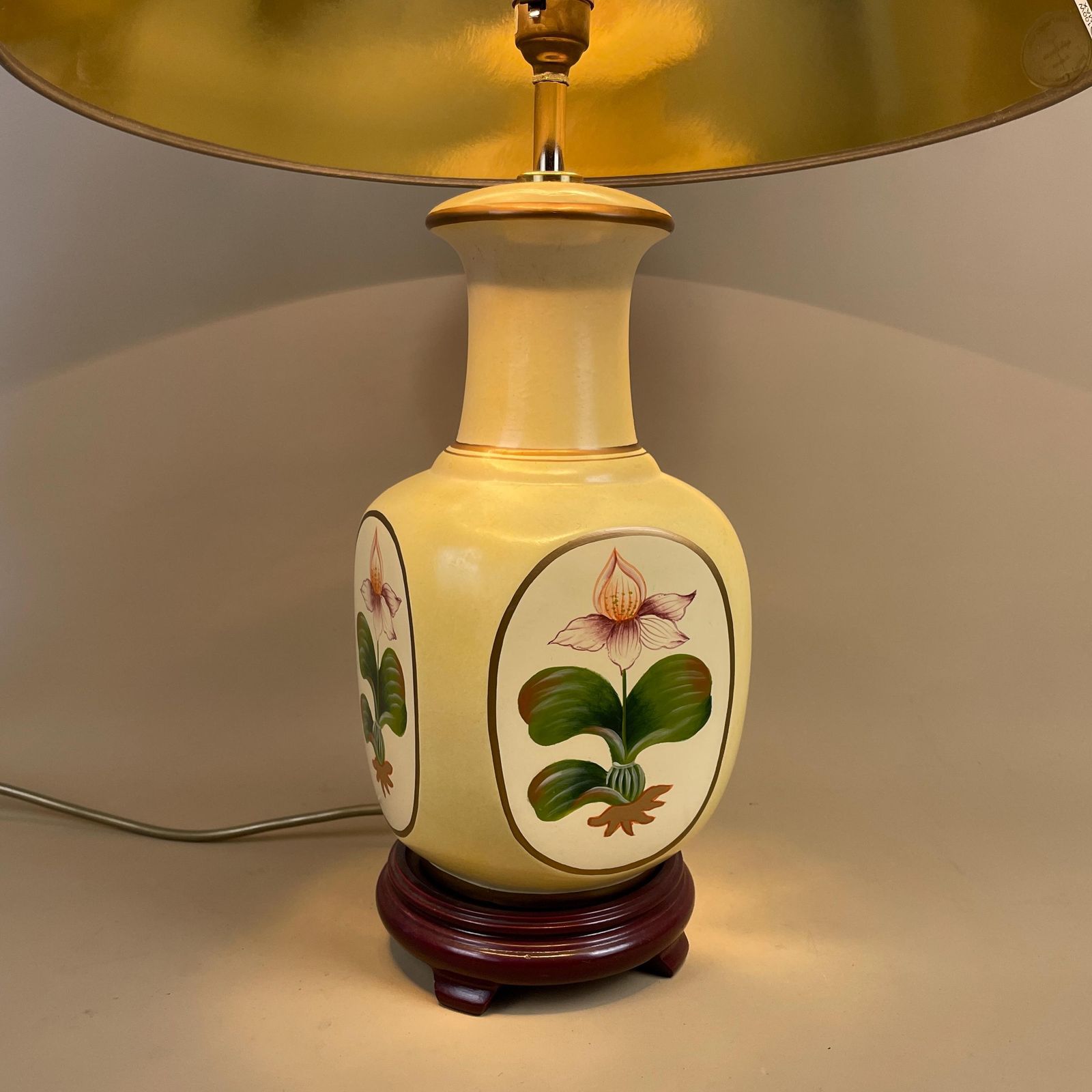 Vintage Suzie Clayton Ceramic Lamp Bedside Table Light Round Vase Retro Cottage Pottery Natural Antiquefloral Pattern Lampshade Burgundy photo buy