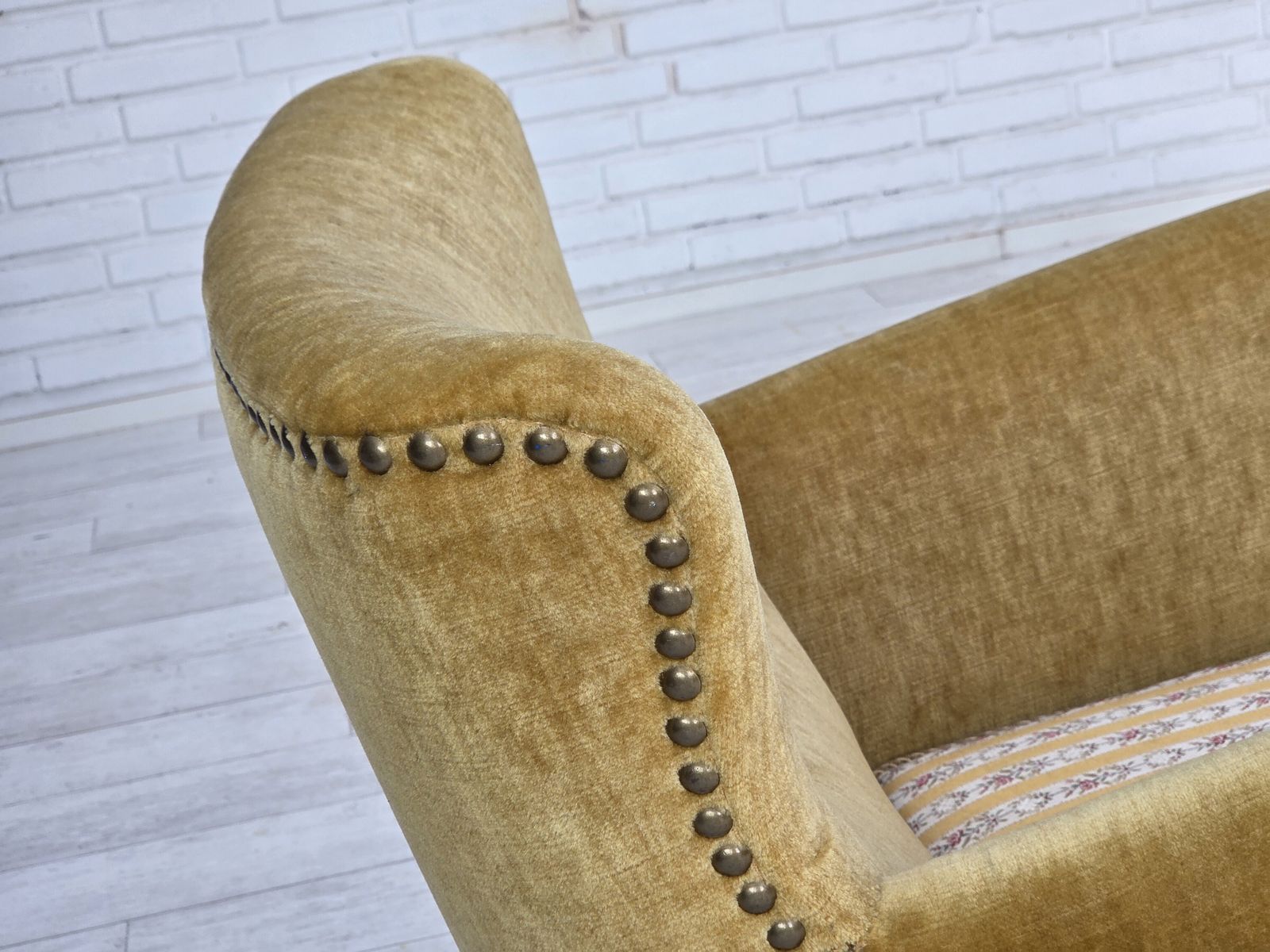 Ca. Jaren 1960, Deense Fauteuil, Honinggeel Meubelvelours, Goede Staat. photo Meubels