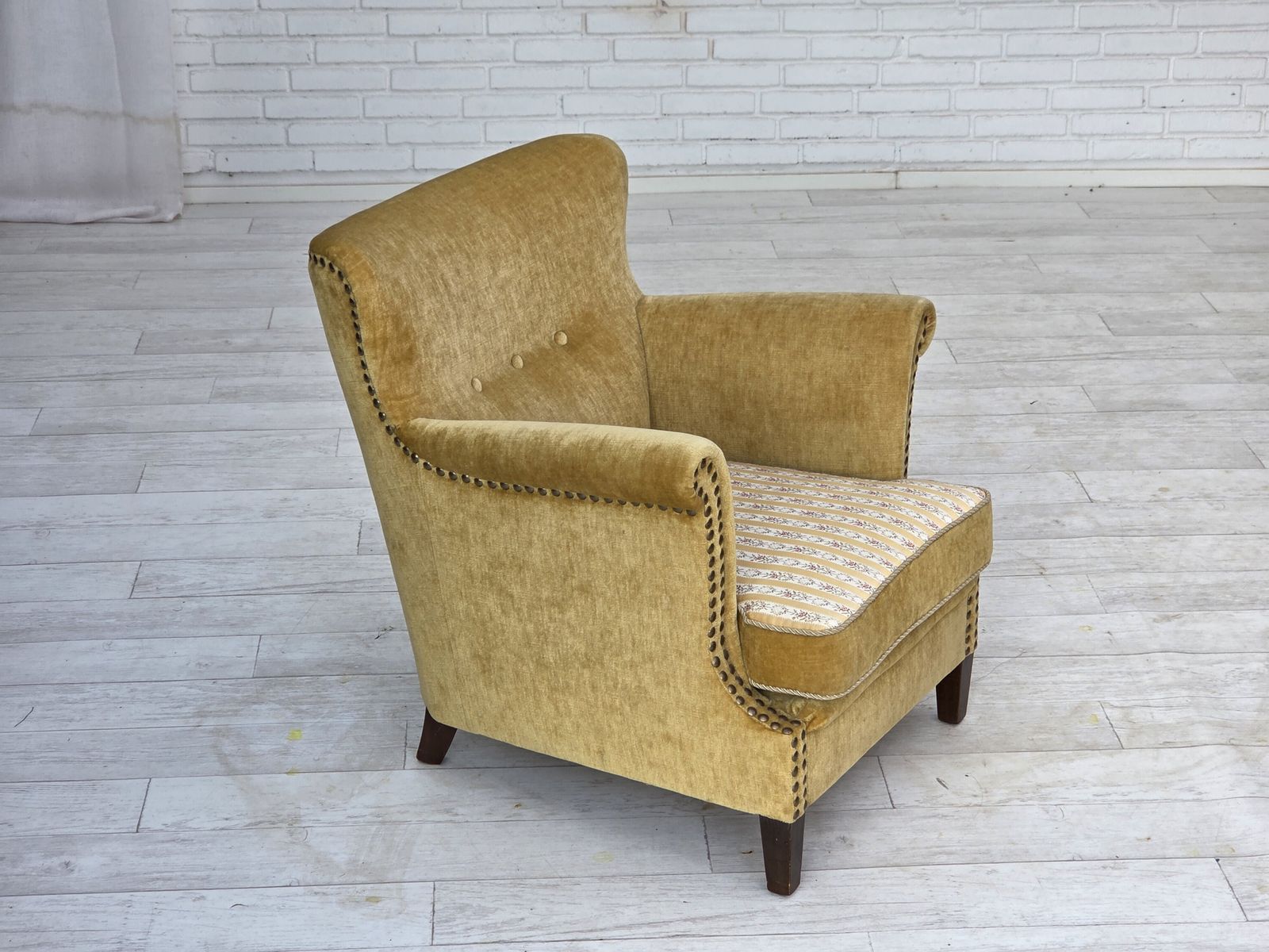 Ca. Jaren 1960, Deense Fauteuil, Honinggeel Meubelvelours, Goede Staat. photo vinterior