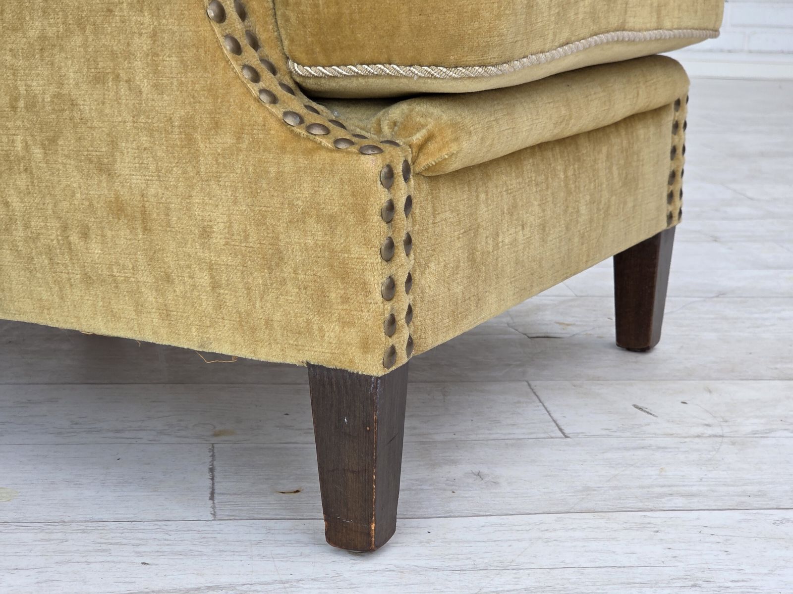 850.0 Ca. Jaren 1960, Deense Fauteuil, Honinggeel Meubelvelours, Goede Staat. photo