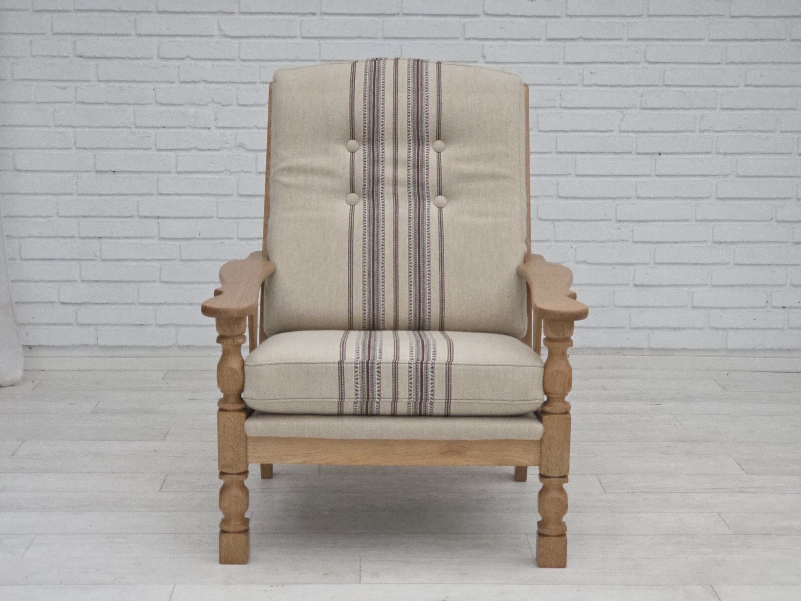 photo vinterior 1970s, Danish Armchair, Furniture Wool, Solid Oak Wood.