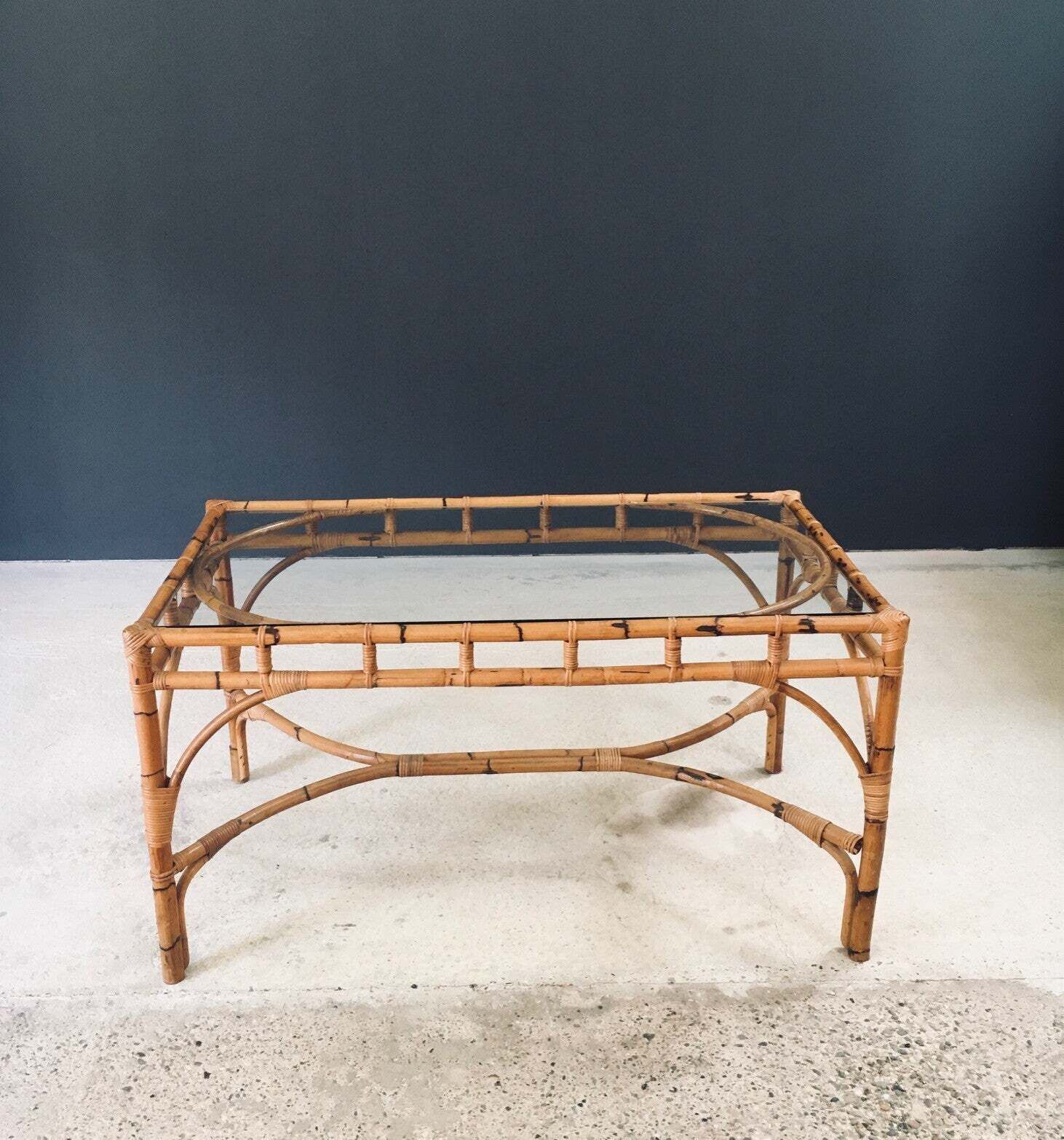 photo for sale Mid Century Design Chippendale Stijl Bamboe Eettafel, Italië, Ca. Jaren 1960