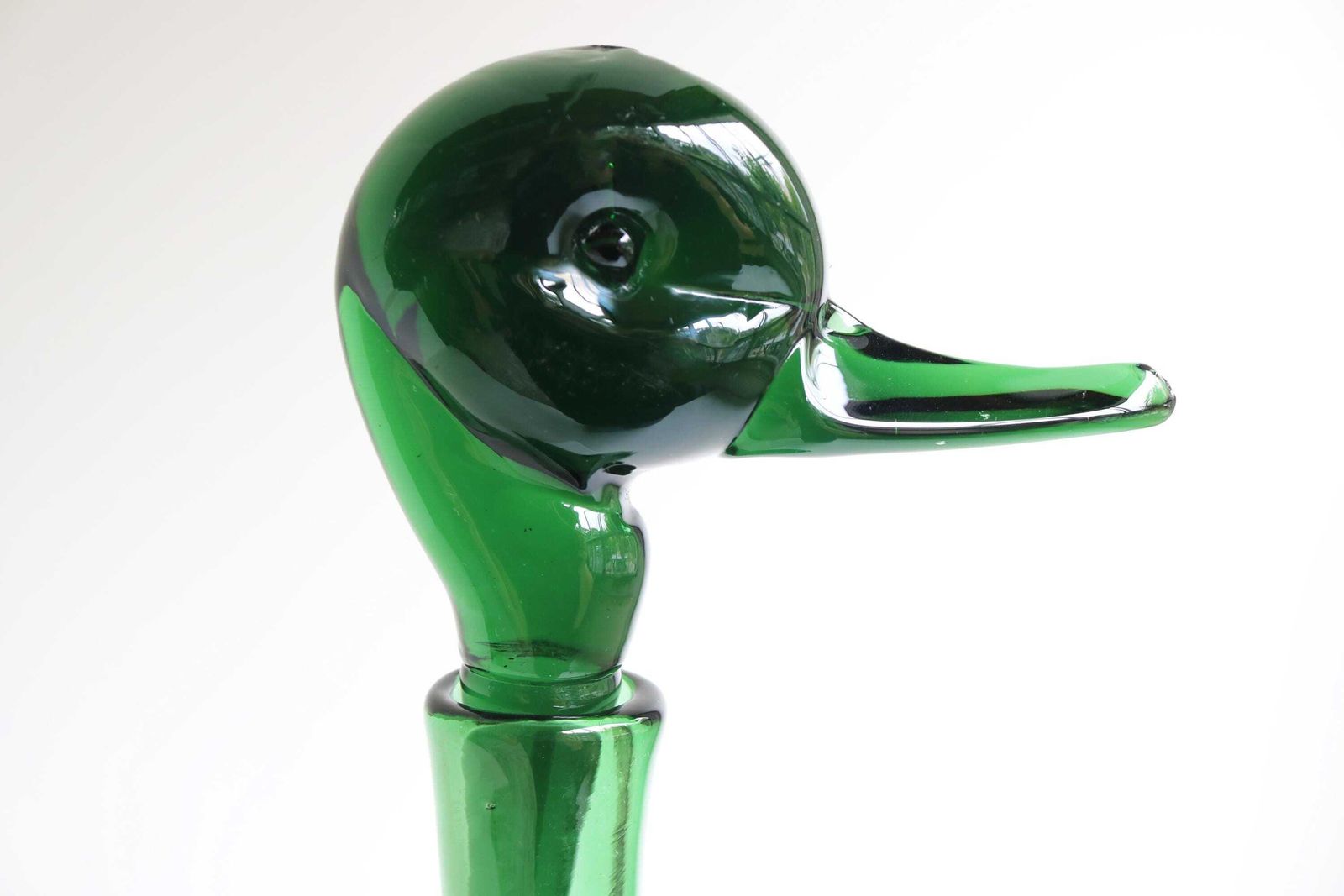 Verzamelbaar Mid Century Italiaans Empoli Verde Glazen Eendenkaraf – Handgeblazen Kunstglas photo furniture