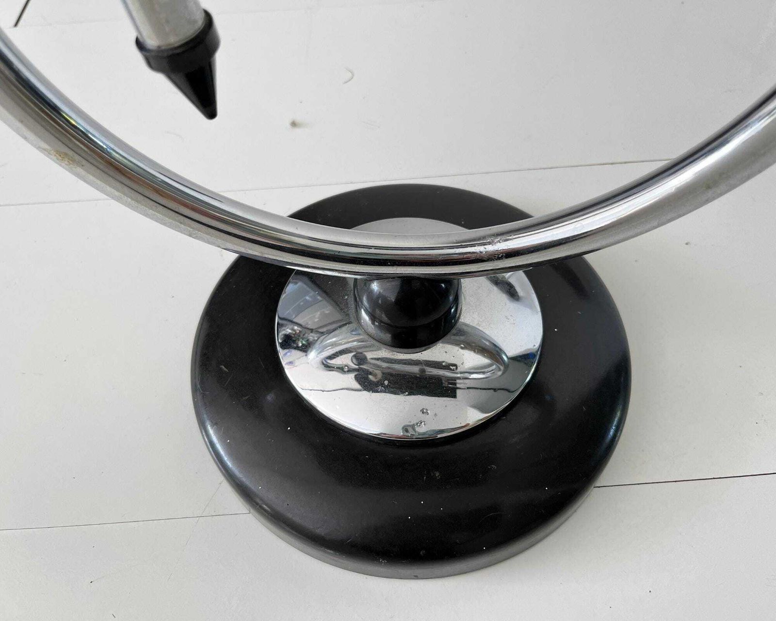 Art Deco Asbakstandaard | Chroom En Bakeliet | Ca. Jaren 1930 photo Woonaccessoires