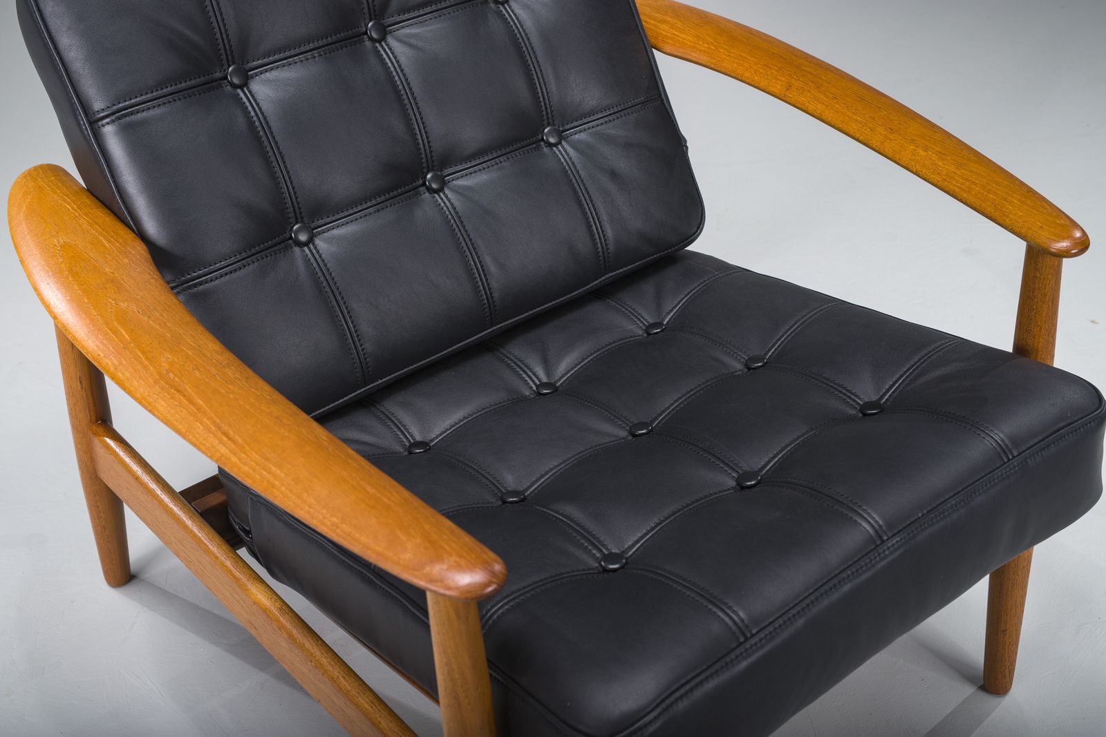Furniture Armchair With Model Fd 164 Frame By Arne Vodders And Model 118 Armrests By Grete Jalks In Teak And Black Leather, Denmark, 1960s photo