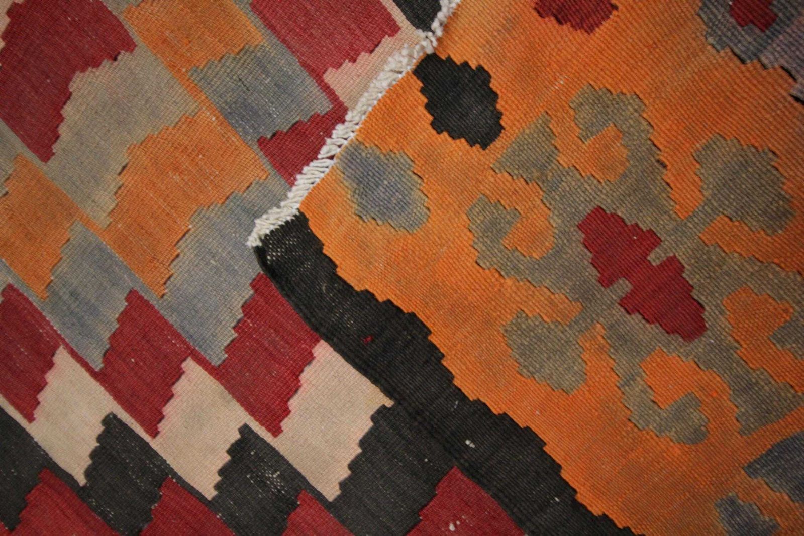 1980s Vintage Kilim Rug: Handmade Wool Tribal Flatweave (9'5" X 4'11") photo vinterior