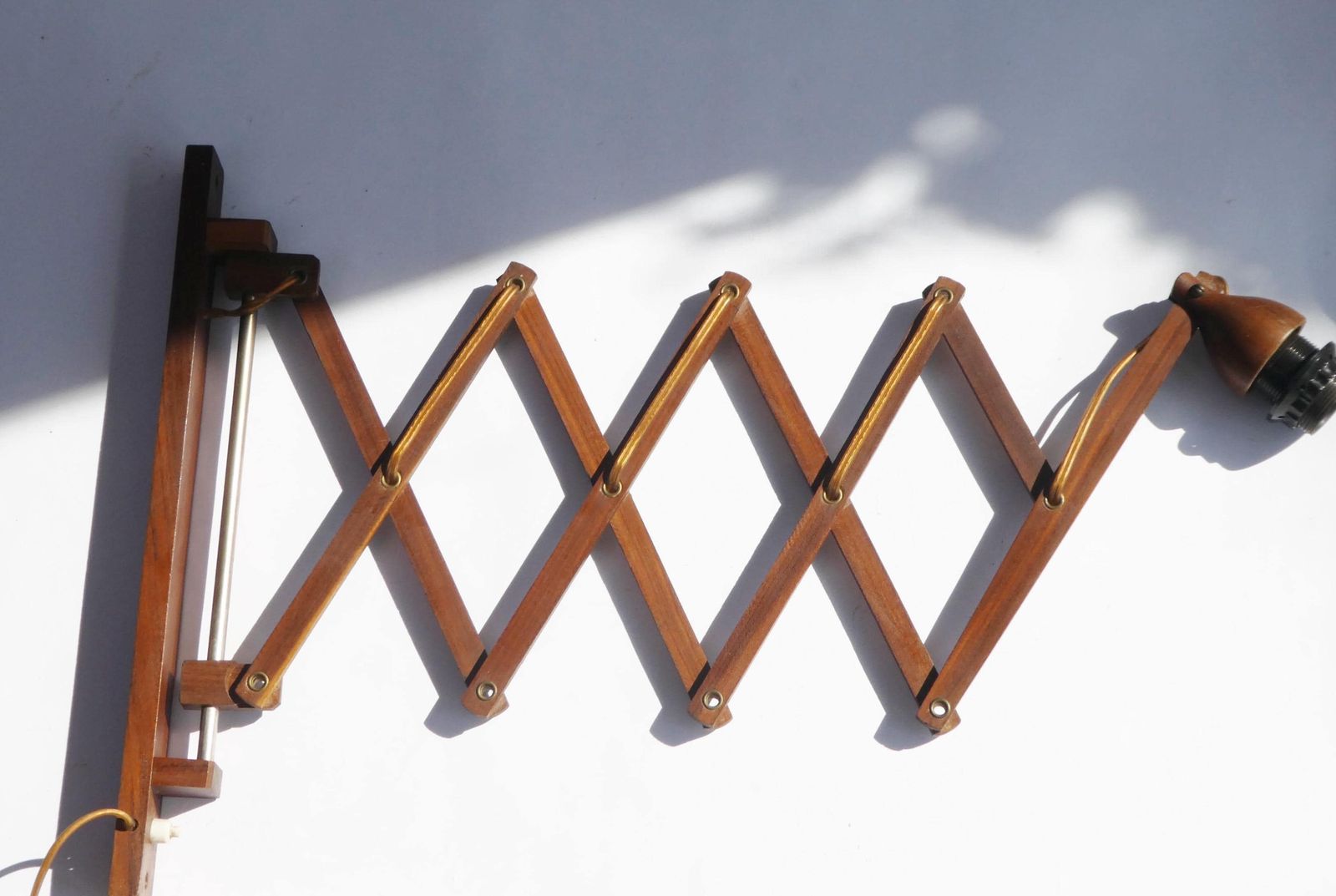 Mid Century Accordion Style Lamp With Red Pleaded Shade, Vintage Wooden Scissor Wall Lamp, Teak Scandinavian Extendable 60s Light photo vintage