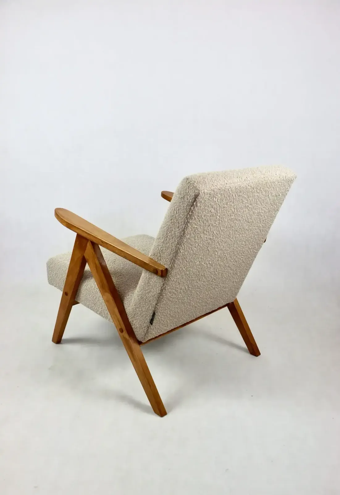 Vintage B 310 Var Armchair, Beige Bouclé Structure, 1970s   2 Pieces Available   Light Wood photo Furniture