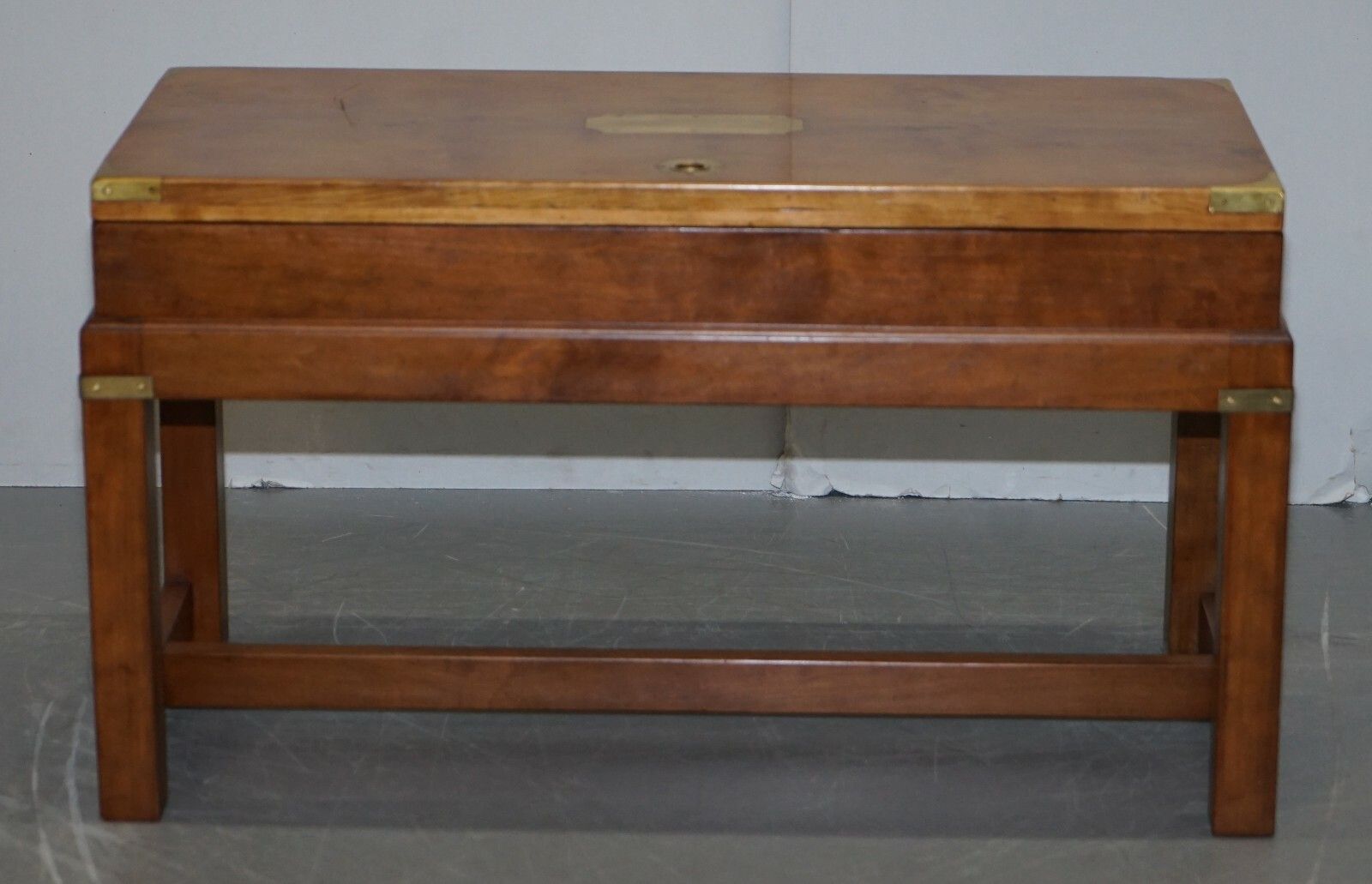 Rare Burr Yew Wood Military Campaign Gun Case Coffee Side Table On Original Base photo vinterior